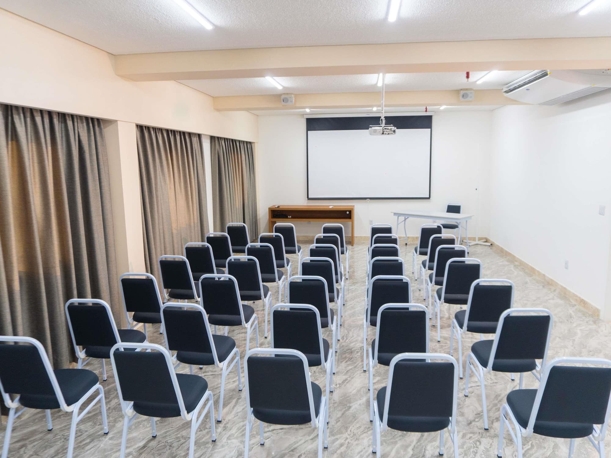 Ibis Vitoria Da Conquista, Conferences