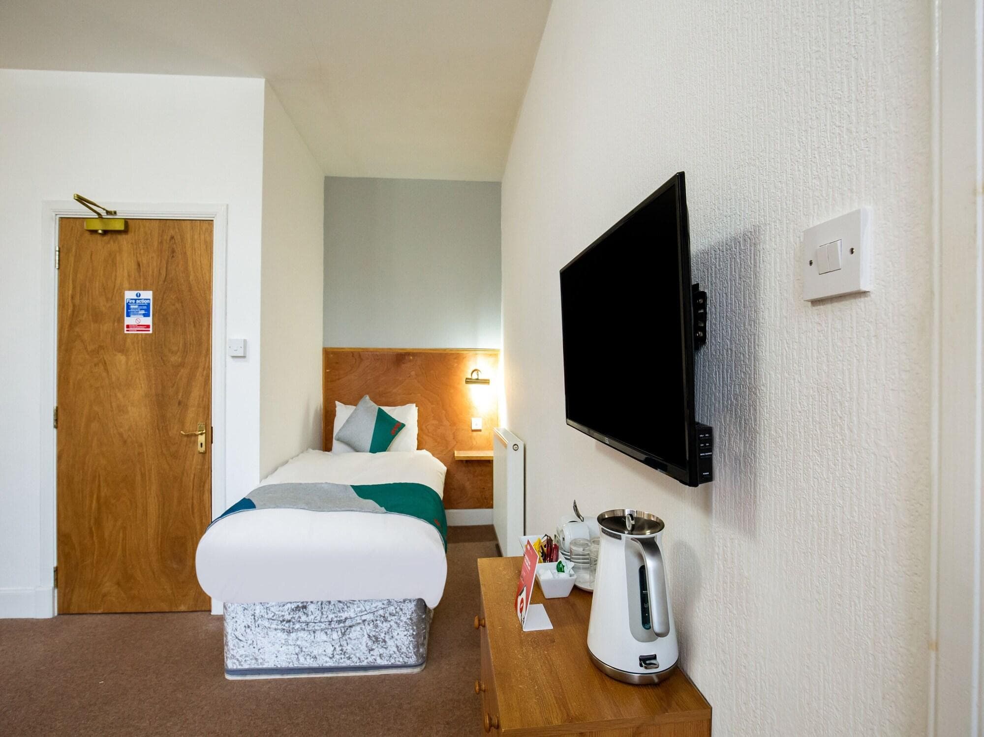 OYO Eastbank Hotel, Speyside Scotland, Room