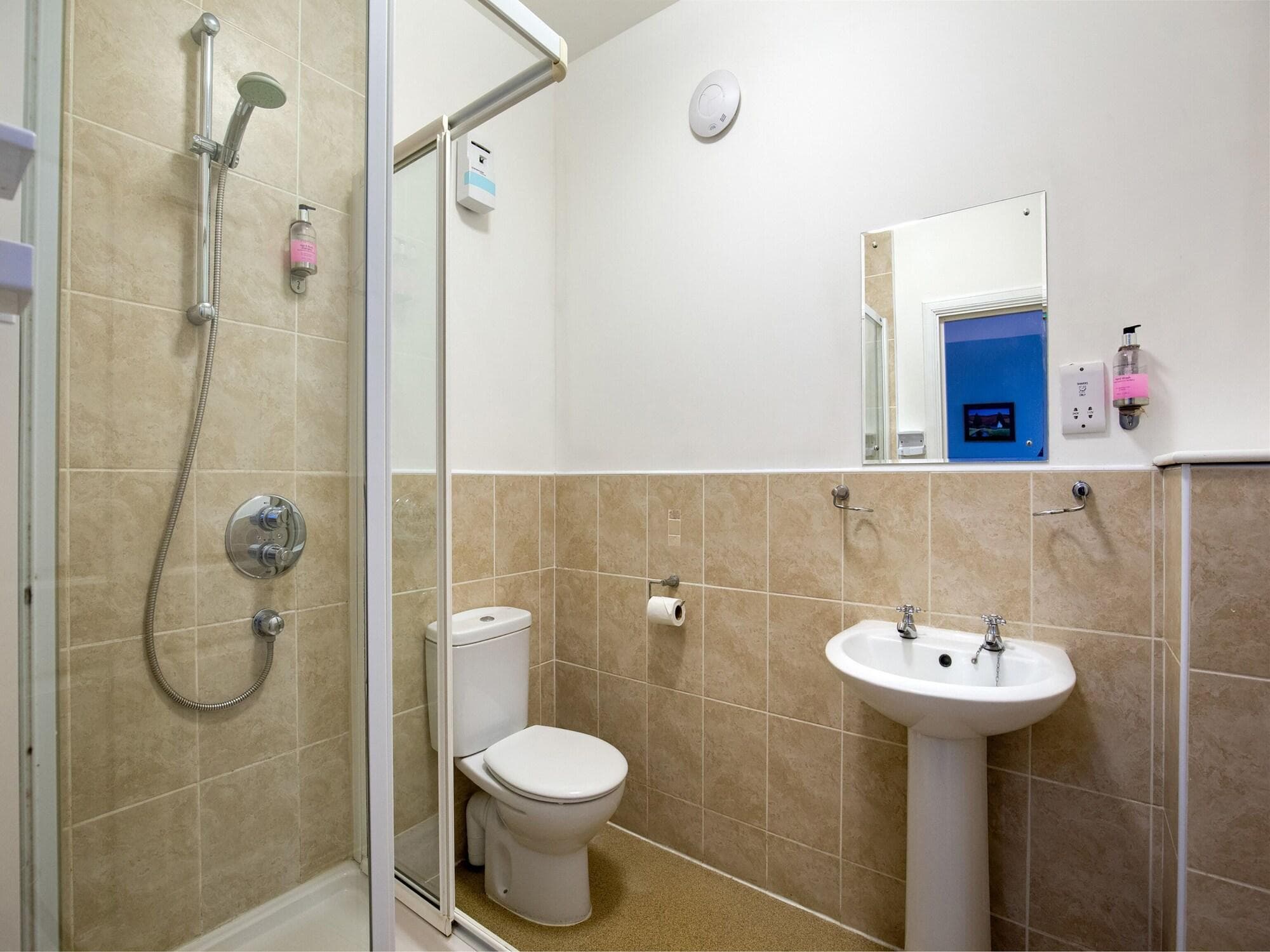 OYO Eastbank Hotel, Speyside Scotland, Room