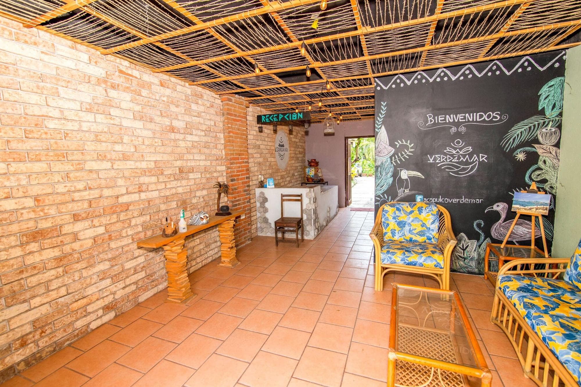 Capital O Verdemar, Lobby