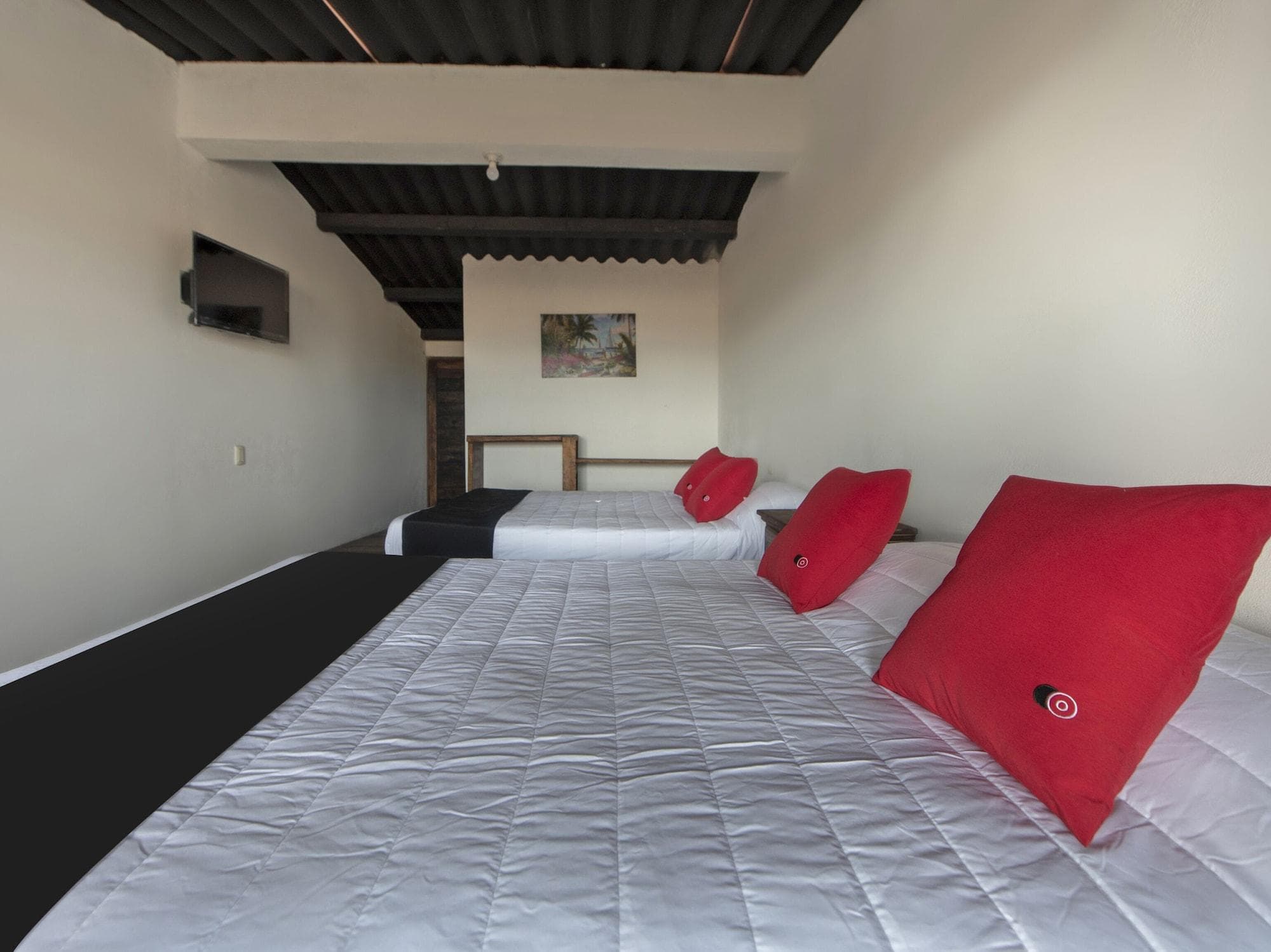 Capital O Verdemar, Room