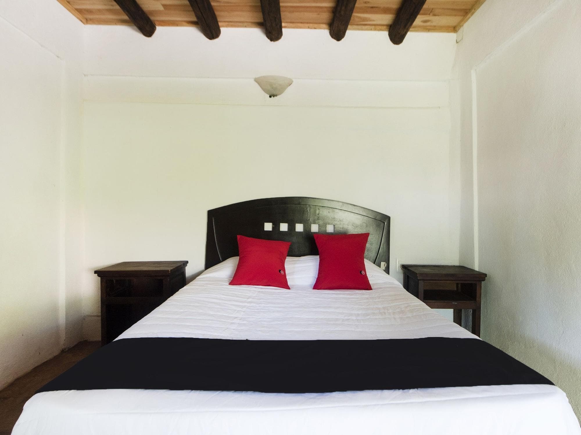 Capital O Verdemar, Room