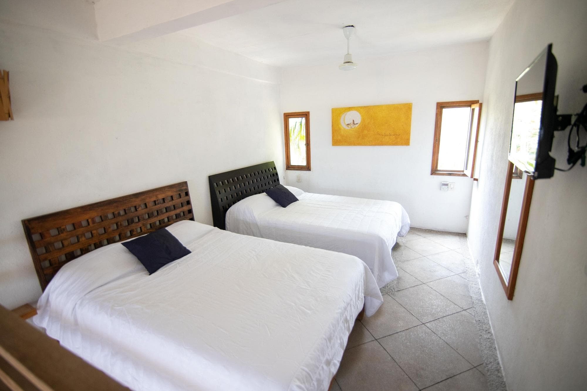 Capital O Verdemar, Room