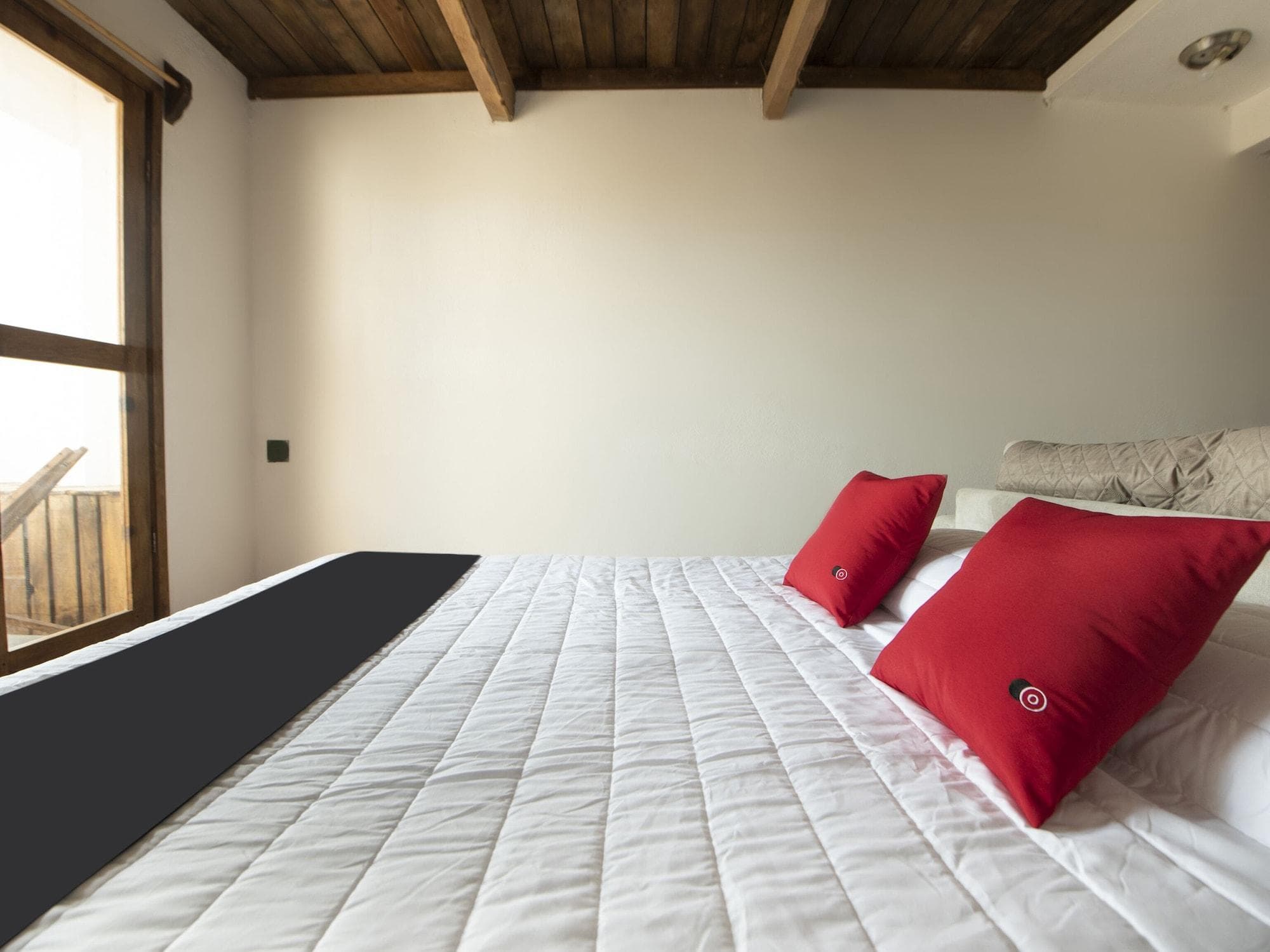 Capital O Verdemar, Room