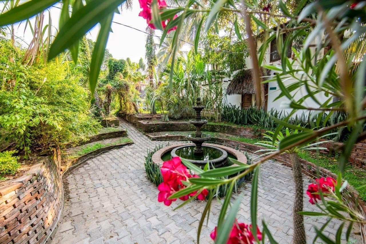 Capital O Verdemar, Room