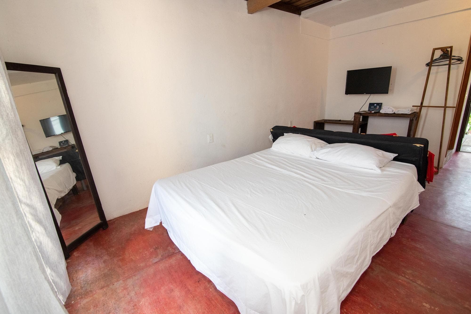 Capital O Verdemar, Room