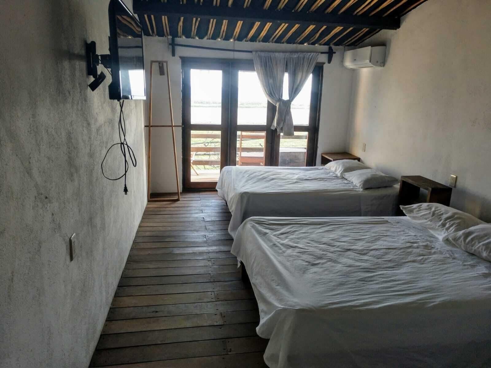 Capital O Verdemar, Room