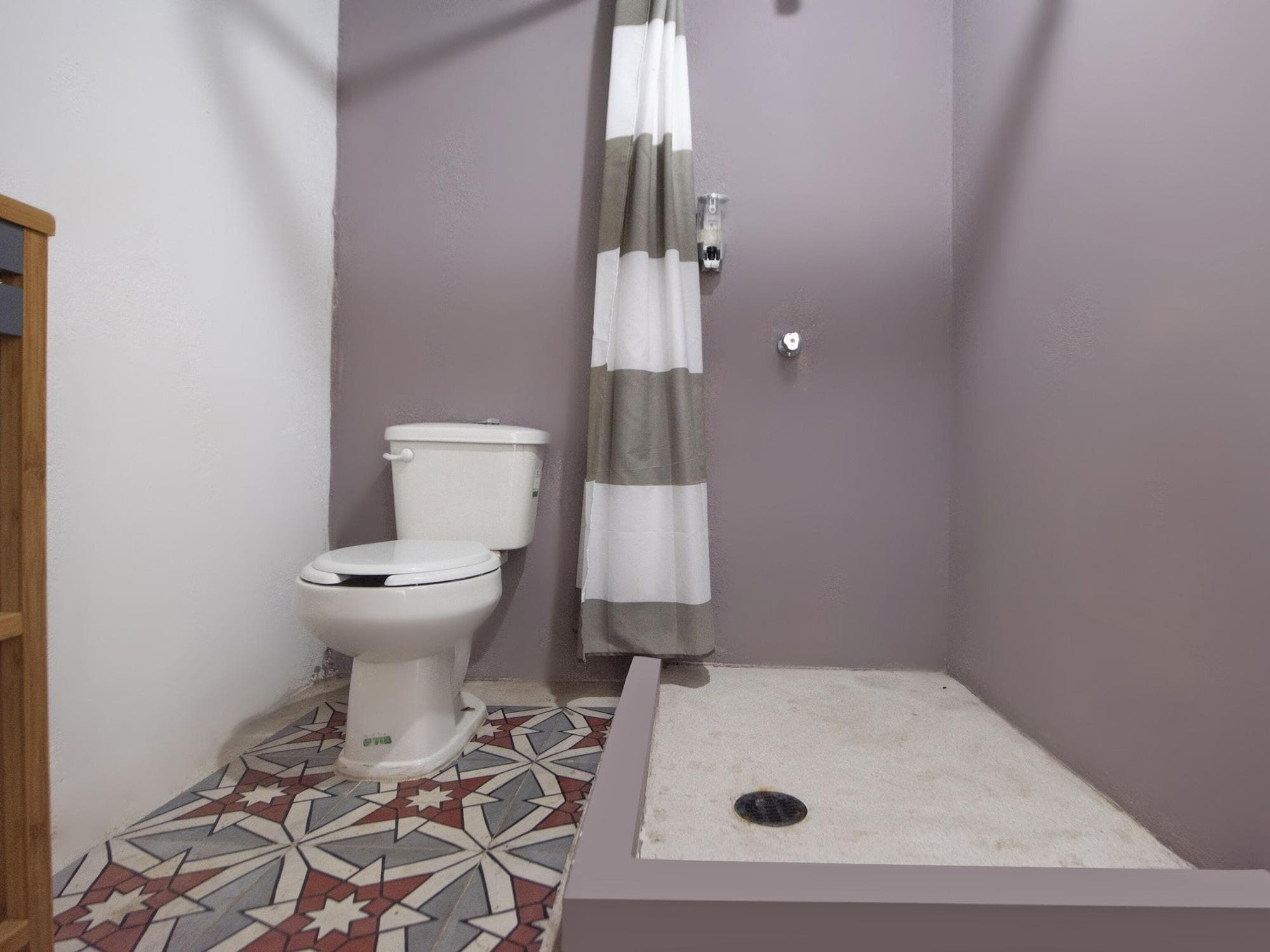 Capital O Verdemar, Room