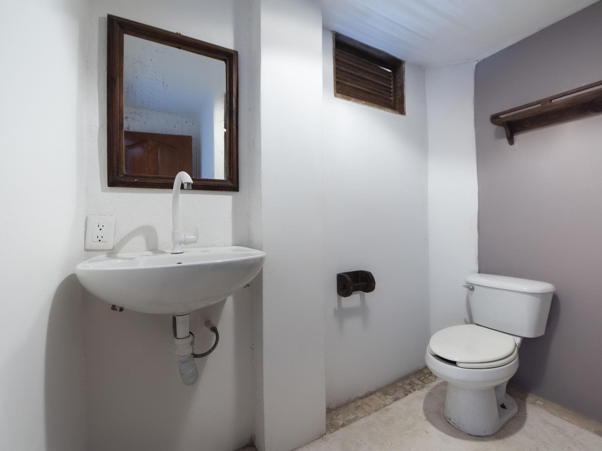 Capital O Verdemar, Room