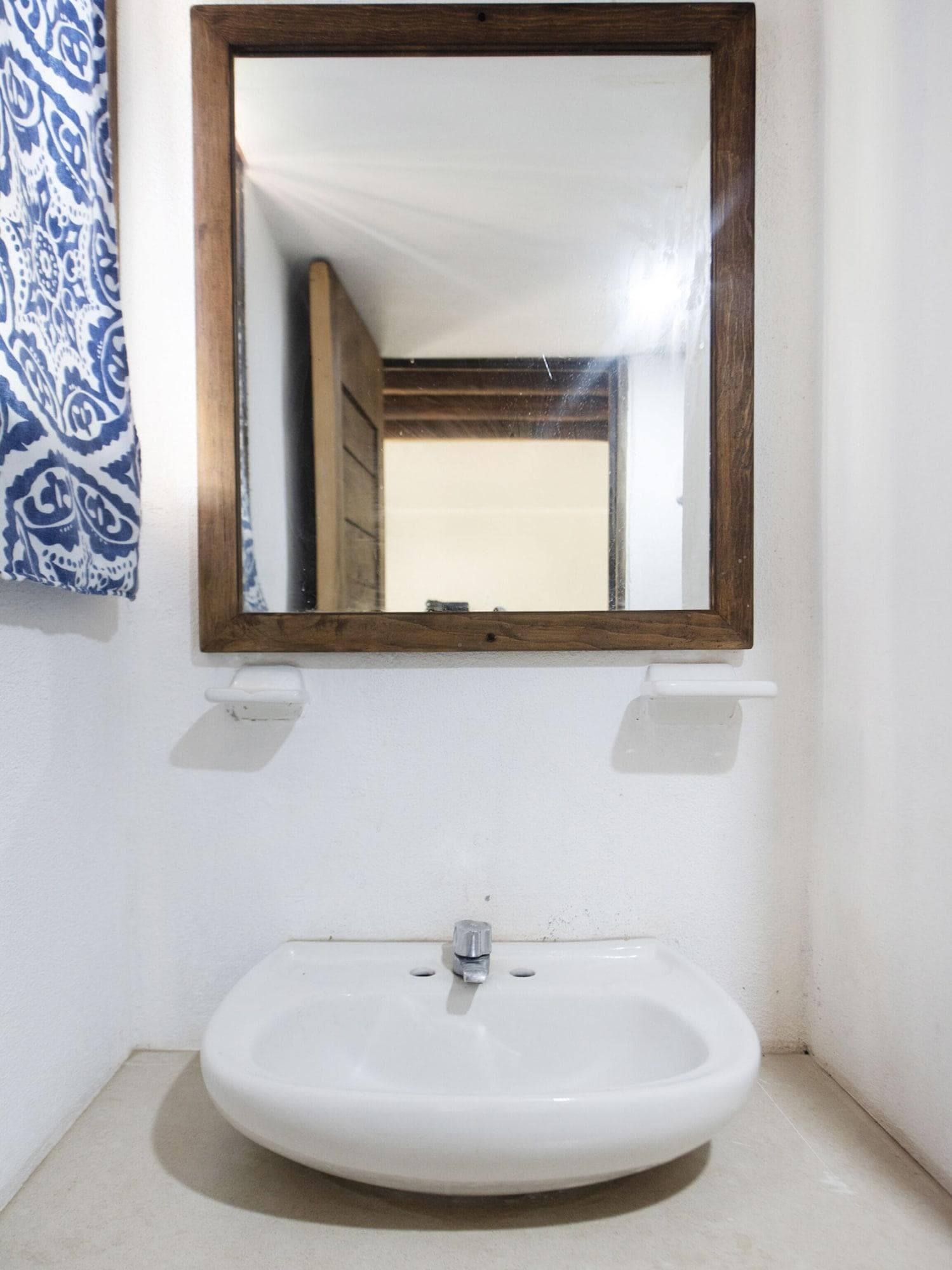 Capital O Verdemar, Room