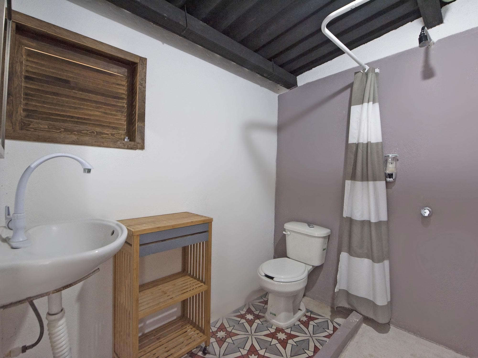 Capital O Verdemar, Room