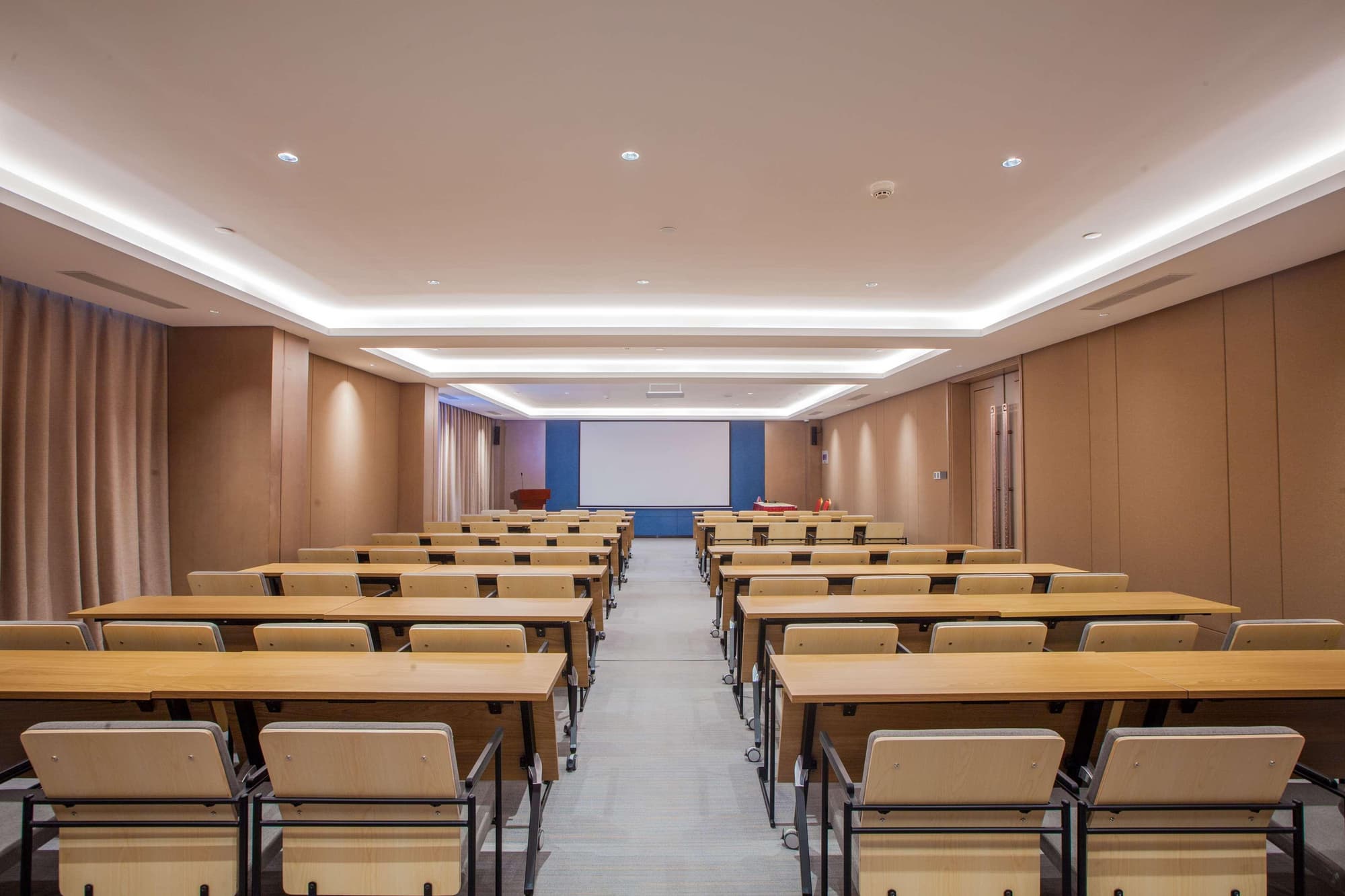 Ramada by Wyndham Luoyang Downtown, Conferences