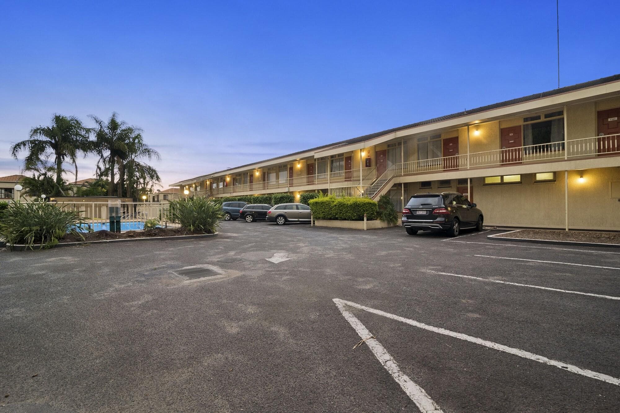 Park Motor Inn, General view