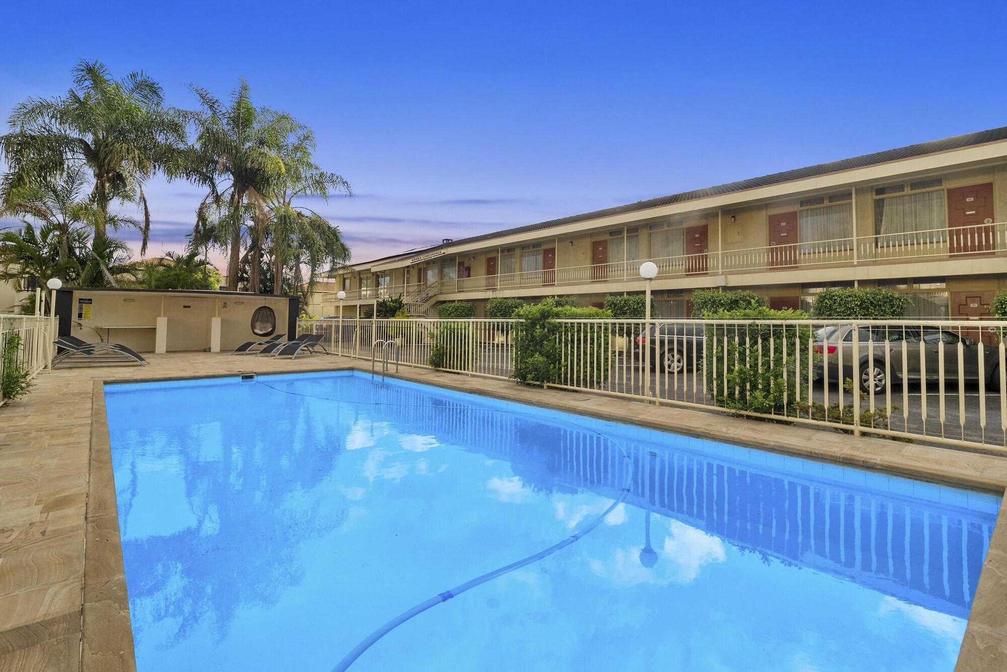 Park Motor Inn, Sports and Entertainment