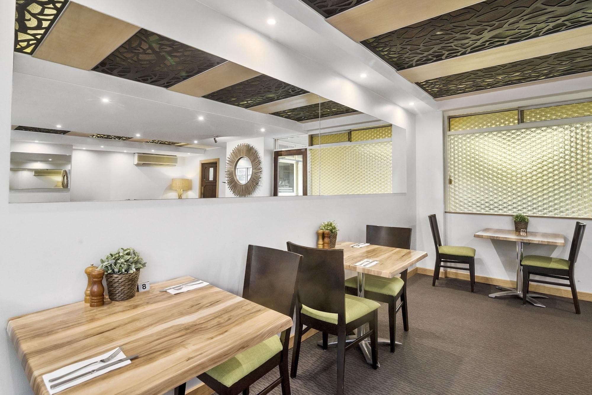 Park Motor Inn, Restaurant