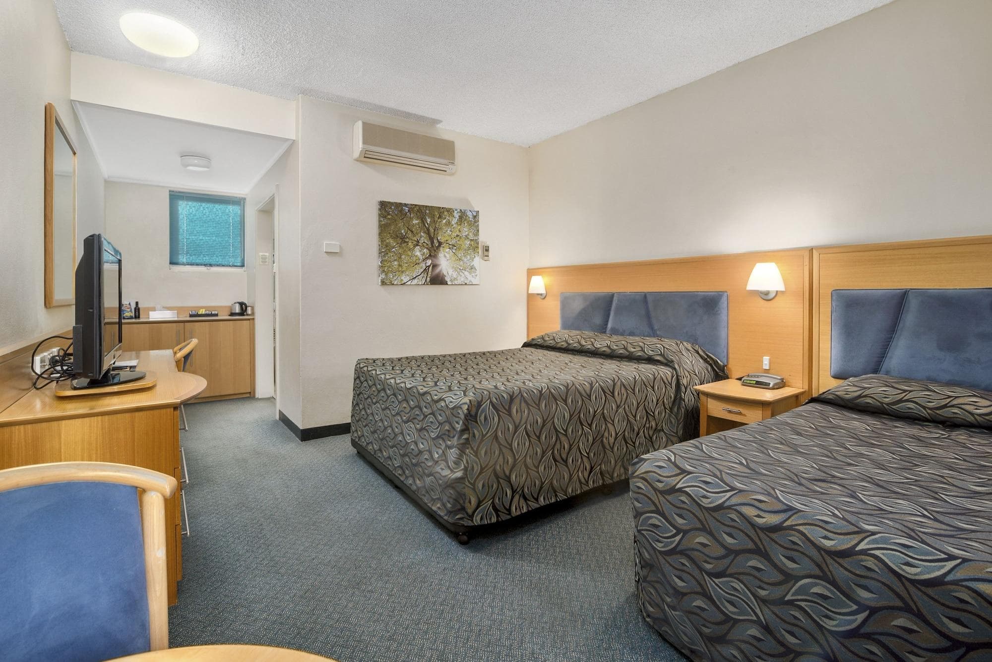 Park Motor Inn, Room