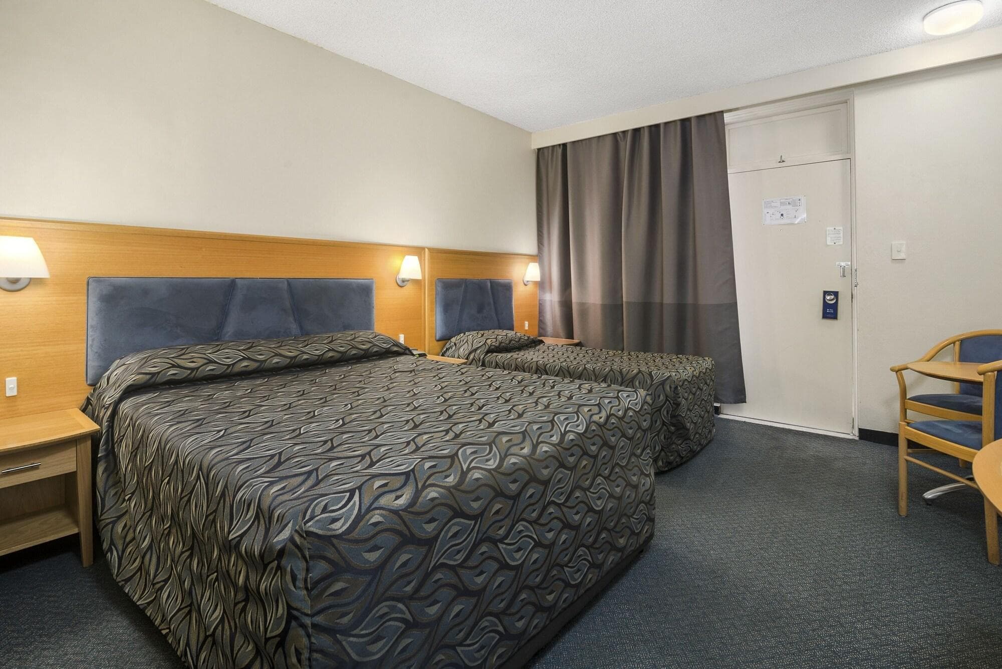 Park Motor Inn, Room