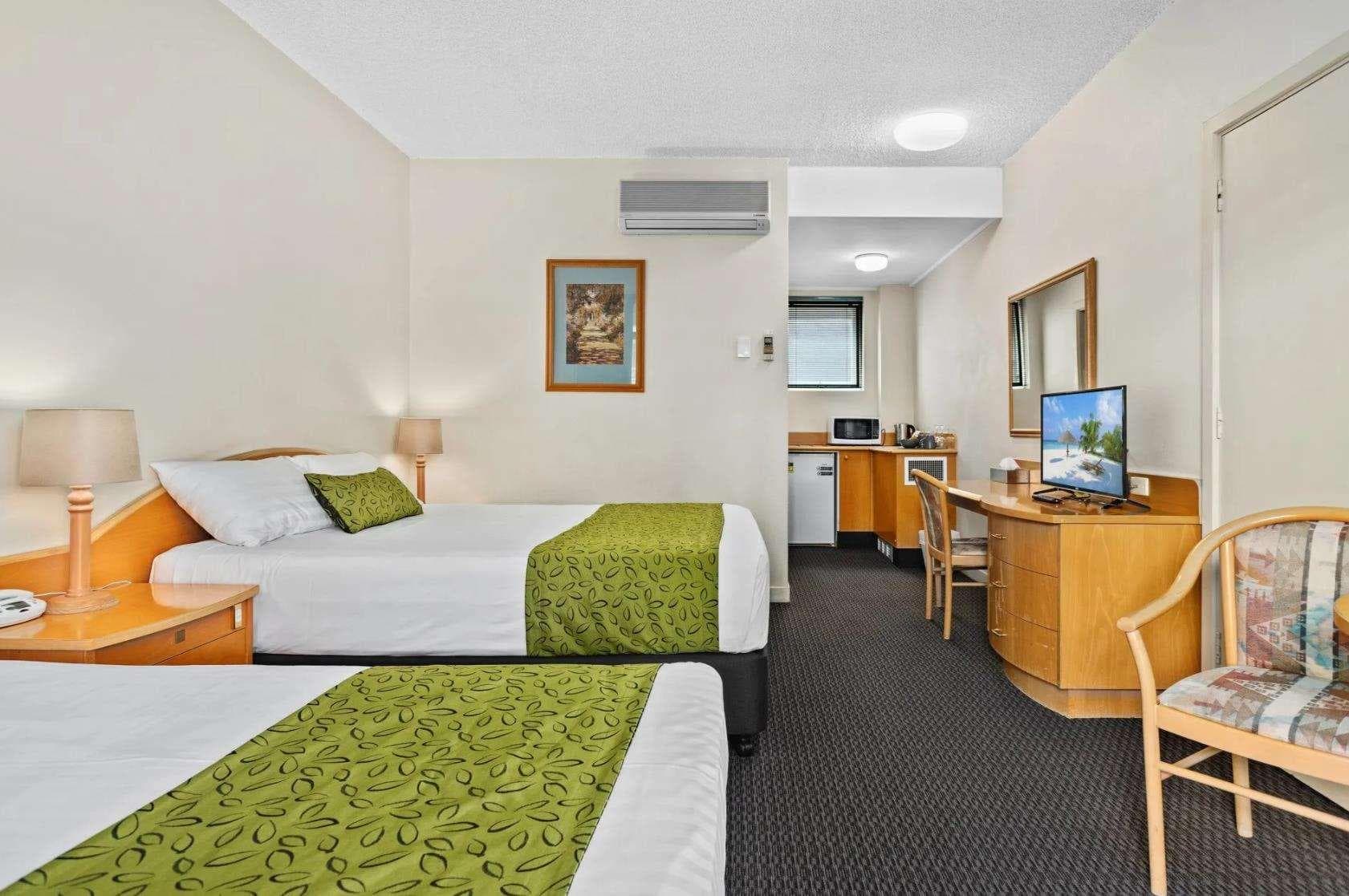 Park Motor Inn, Room