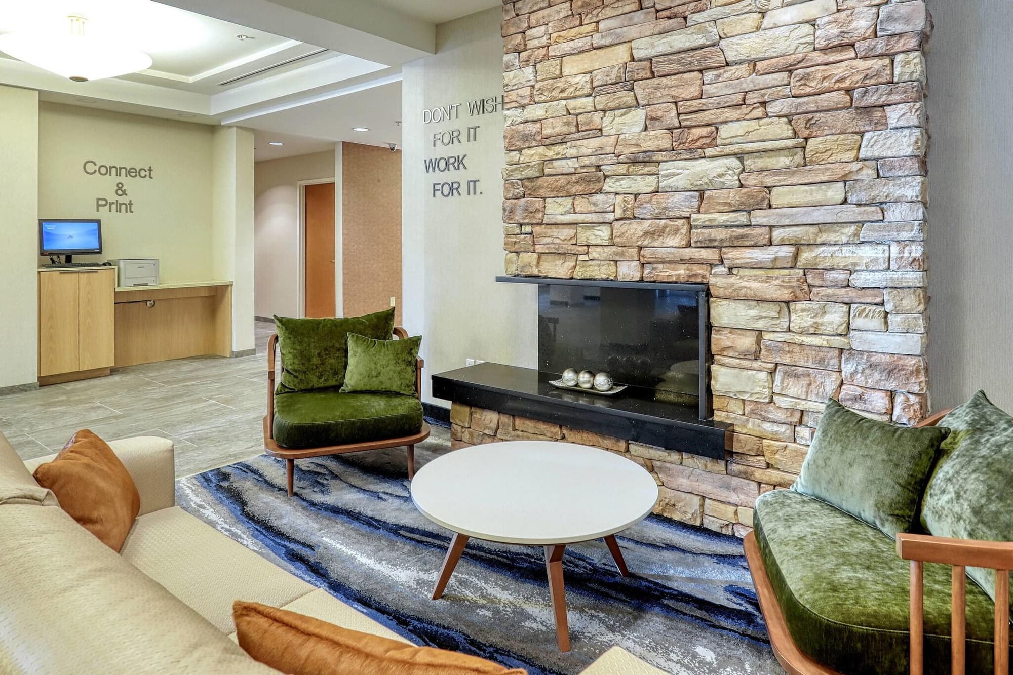 Fairfield Inn & Suites Woodbridge, Lobby