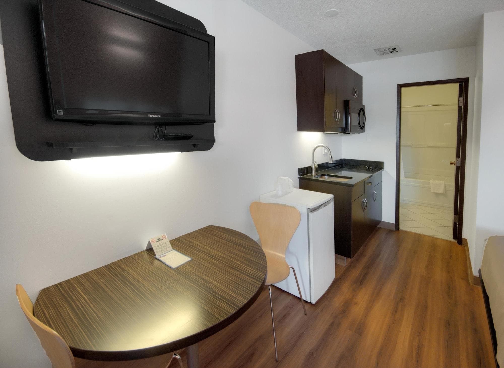 Motel 6 Lethbridge, AB, Room