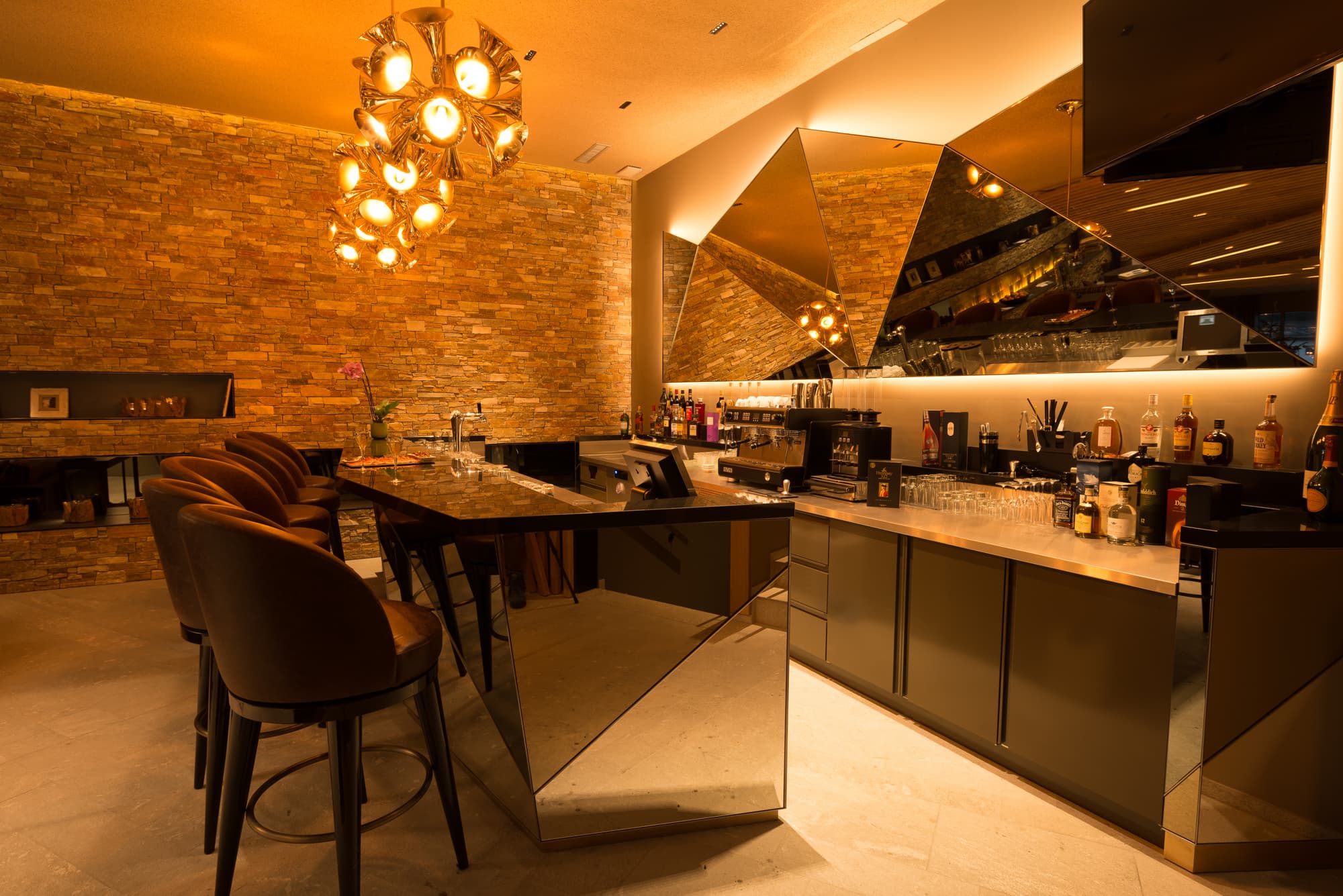 Peaks Place Apartment-Hotel & Spa, Bar