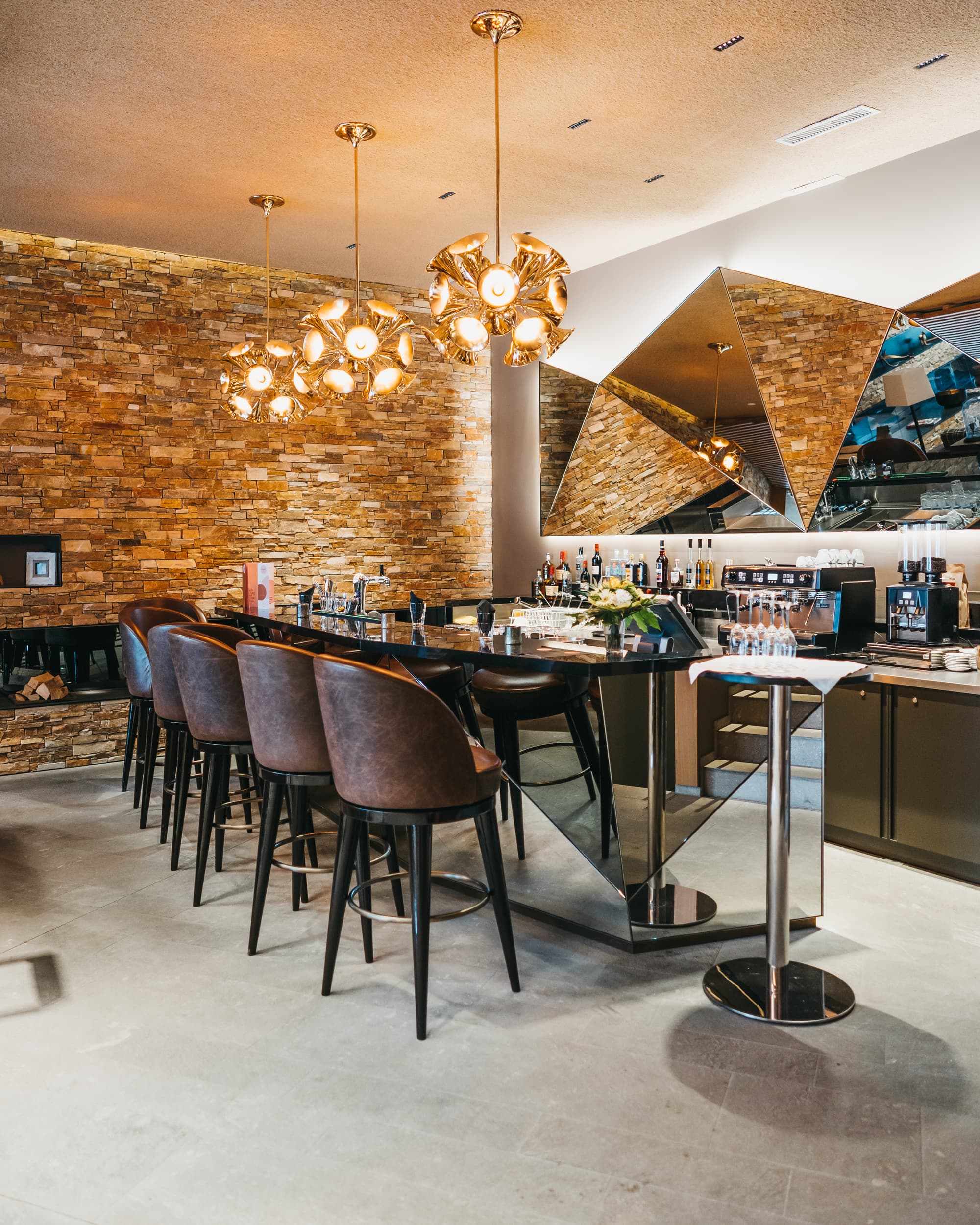 Peaks Place Apartment-Hotel & Spa, Bar