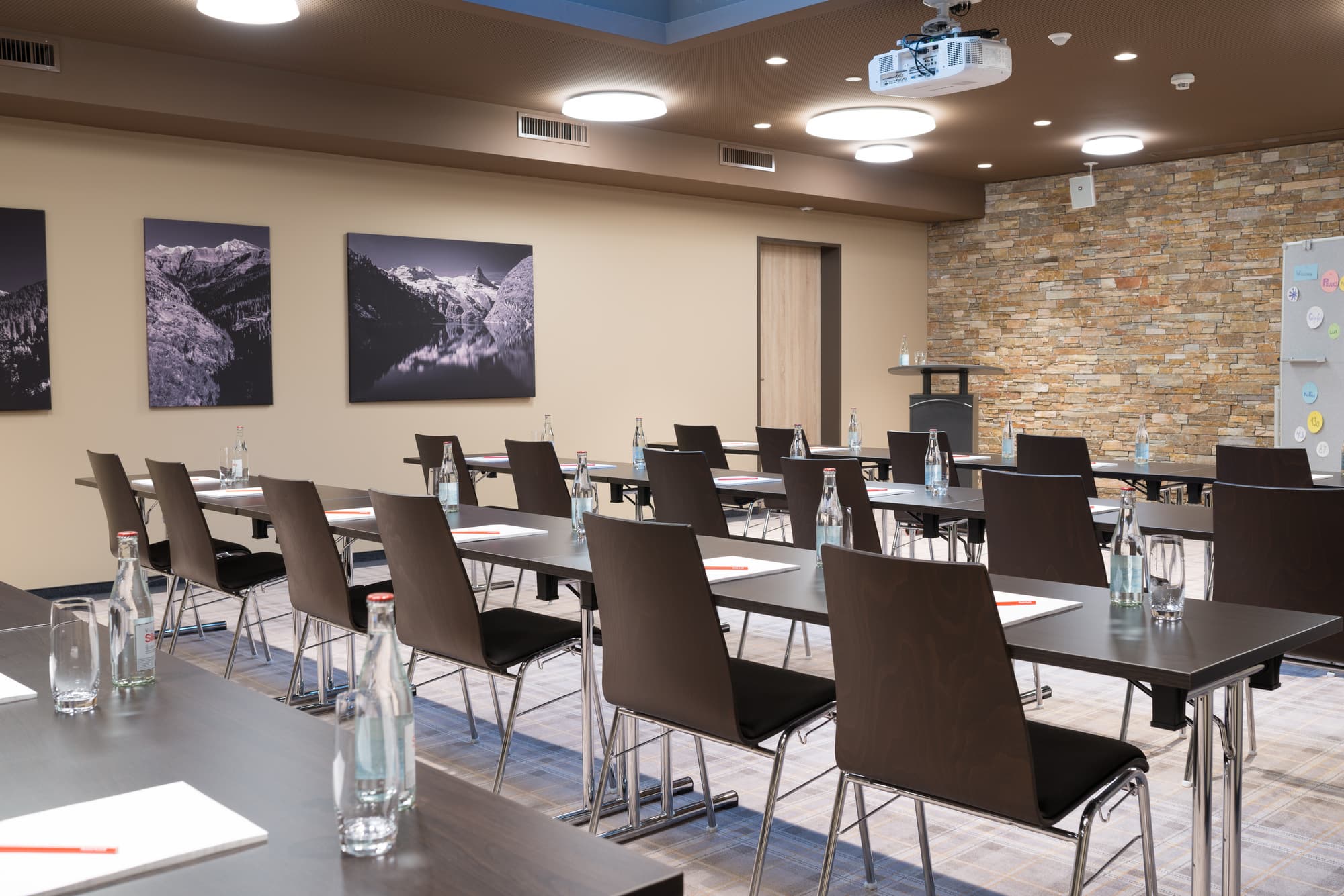 Peaks Place Apartment-Hotel & Spa, Conferences