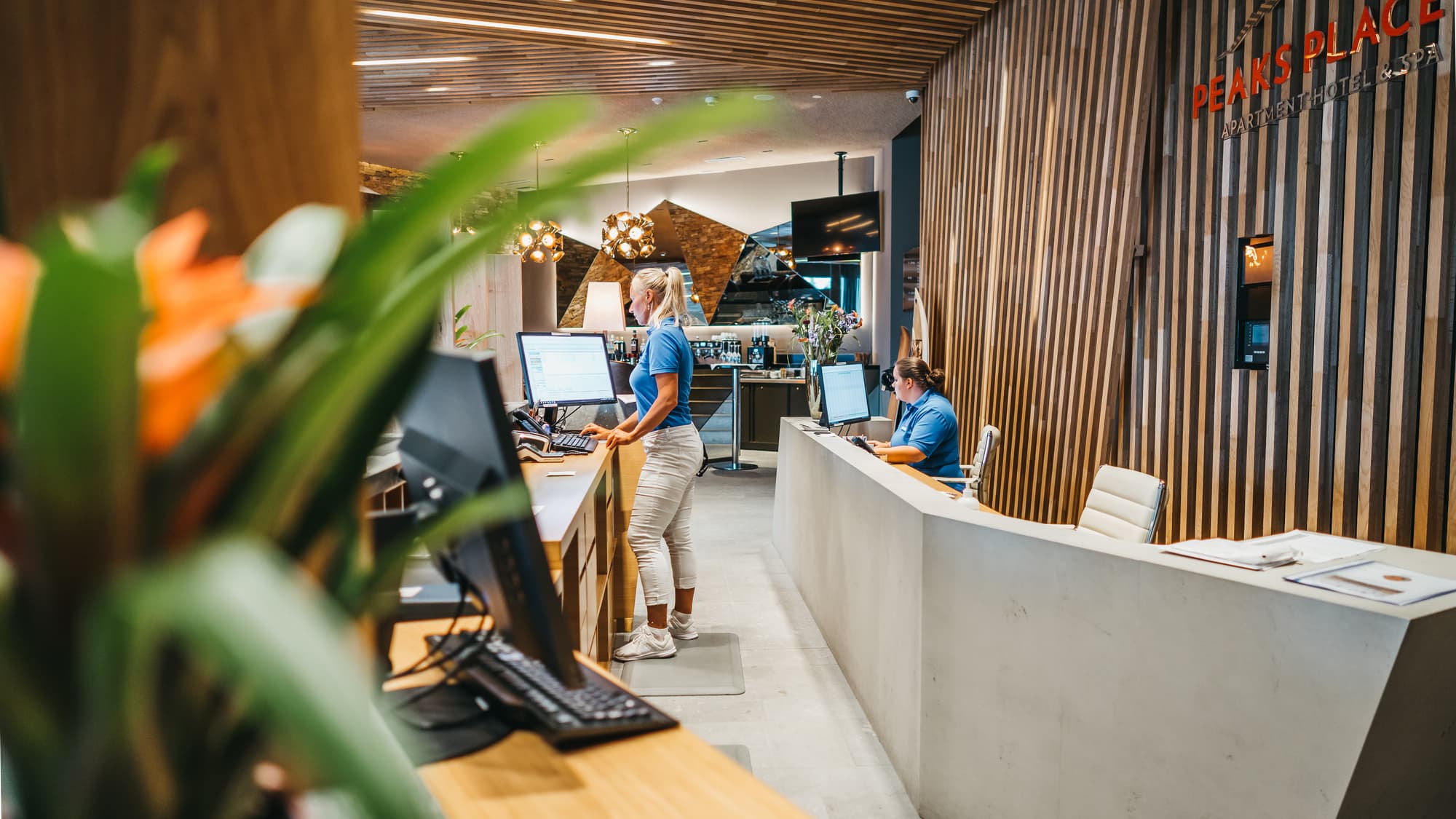 Peaks Place Apartment-Hotel & Spa, Lobby