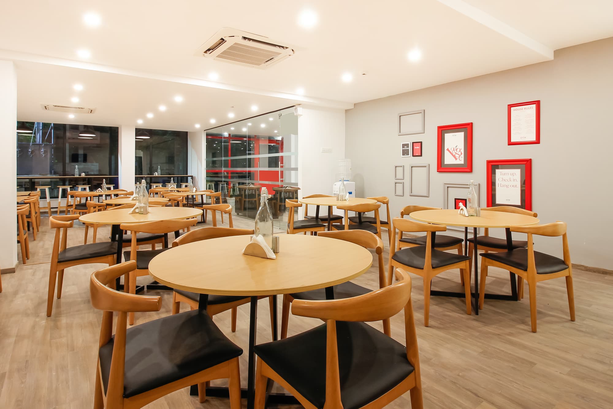 Super Townhouse The Cinco Htl near ESI Hospital, Restaurant