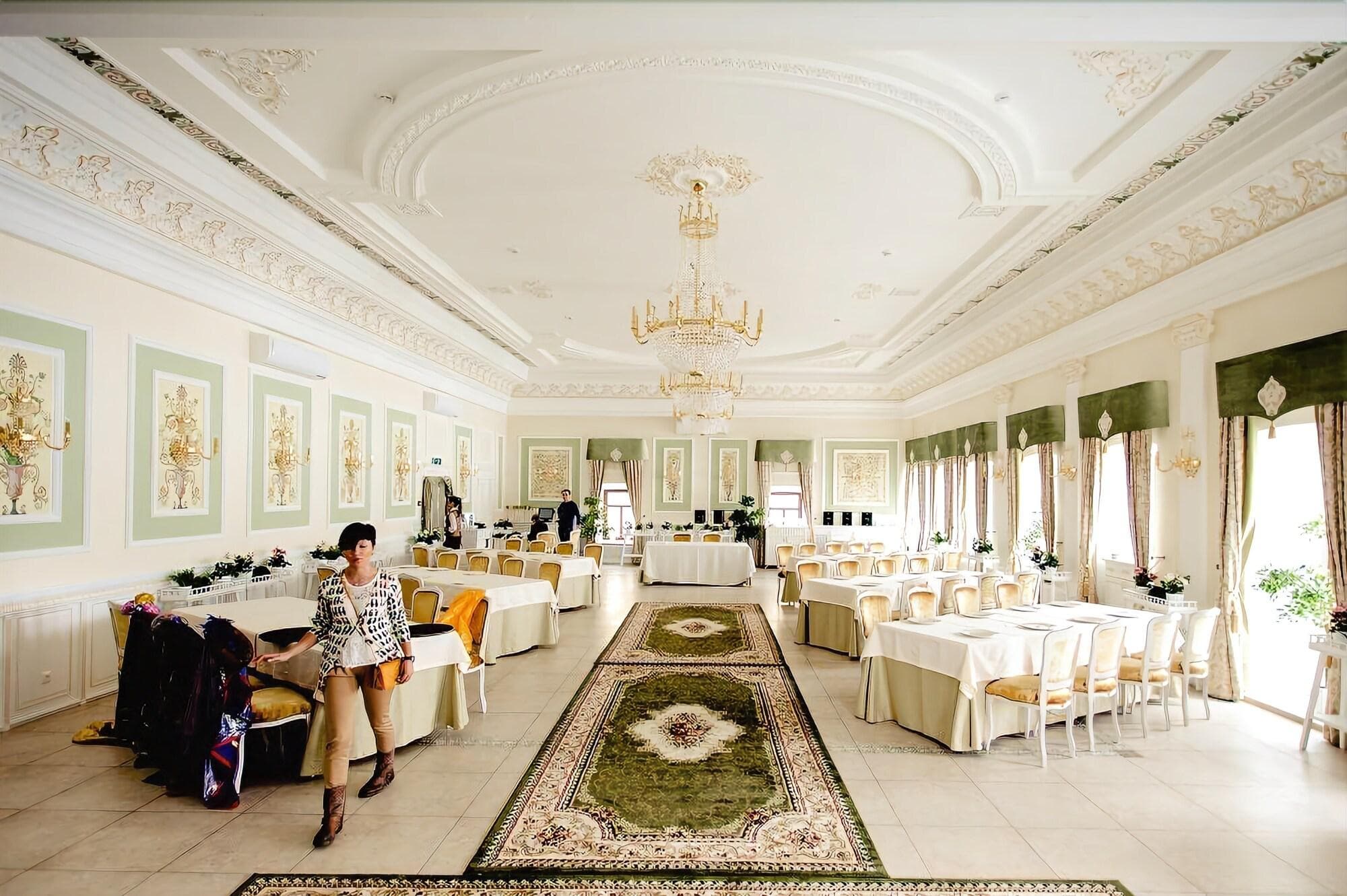 Tatarskaya Usadba, Sports and Entertainment