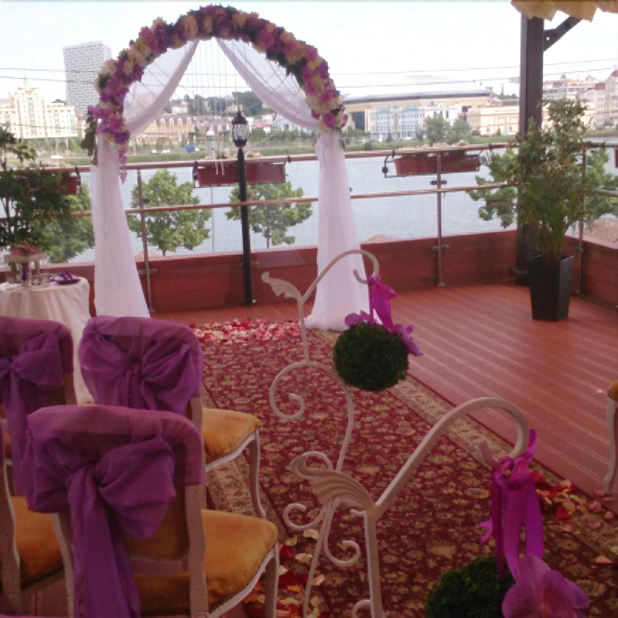 Tatarskaya Usadba, Sports and Entertainment