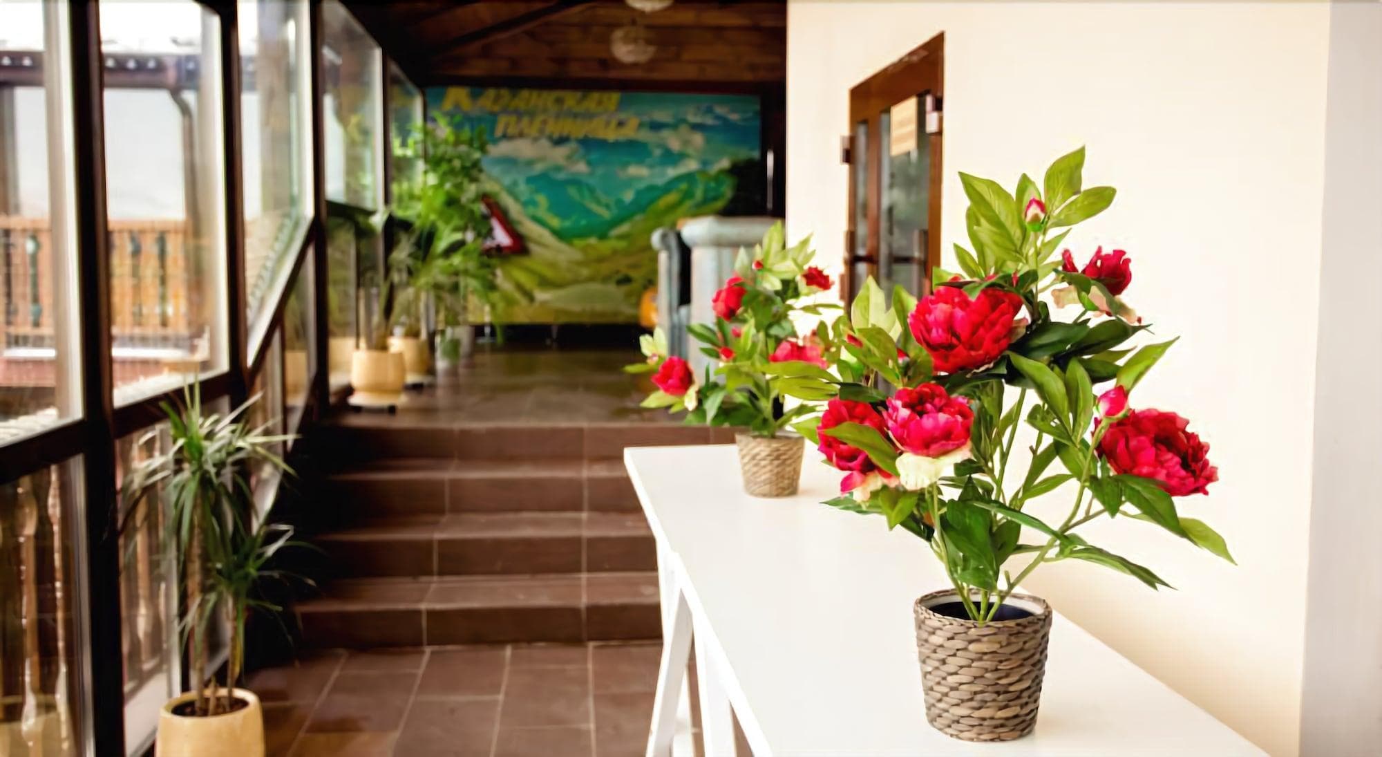 Tatarskaya Usadba, Lobby