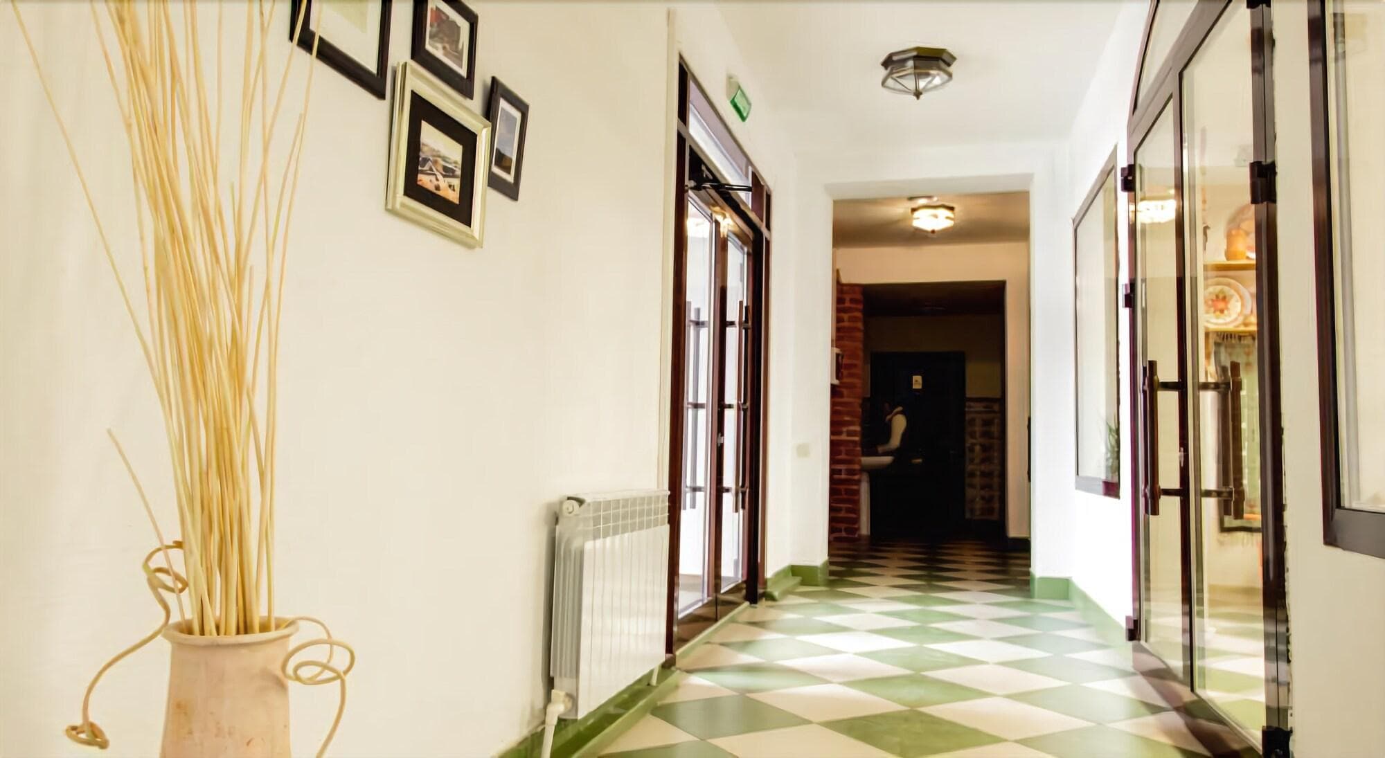 Tatarskaya Usadba, Lobby