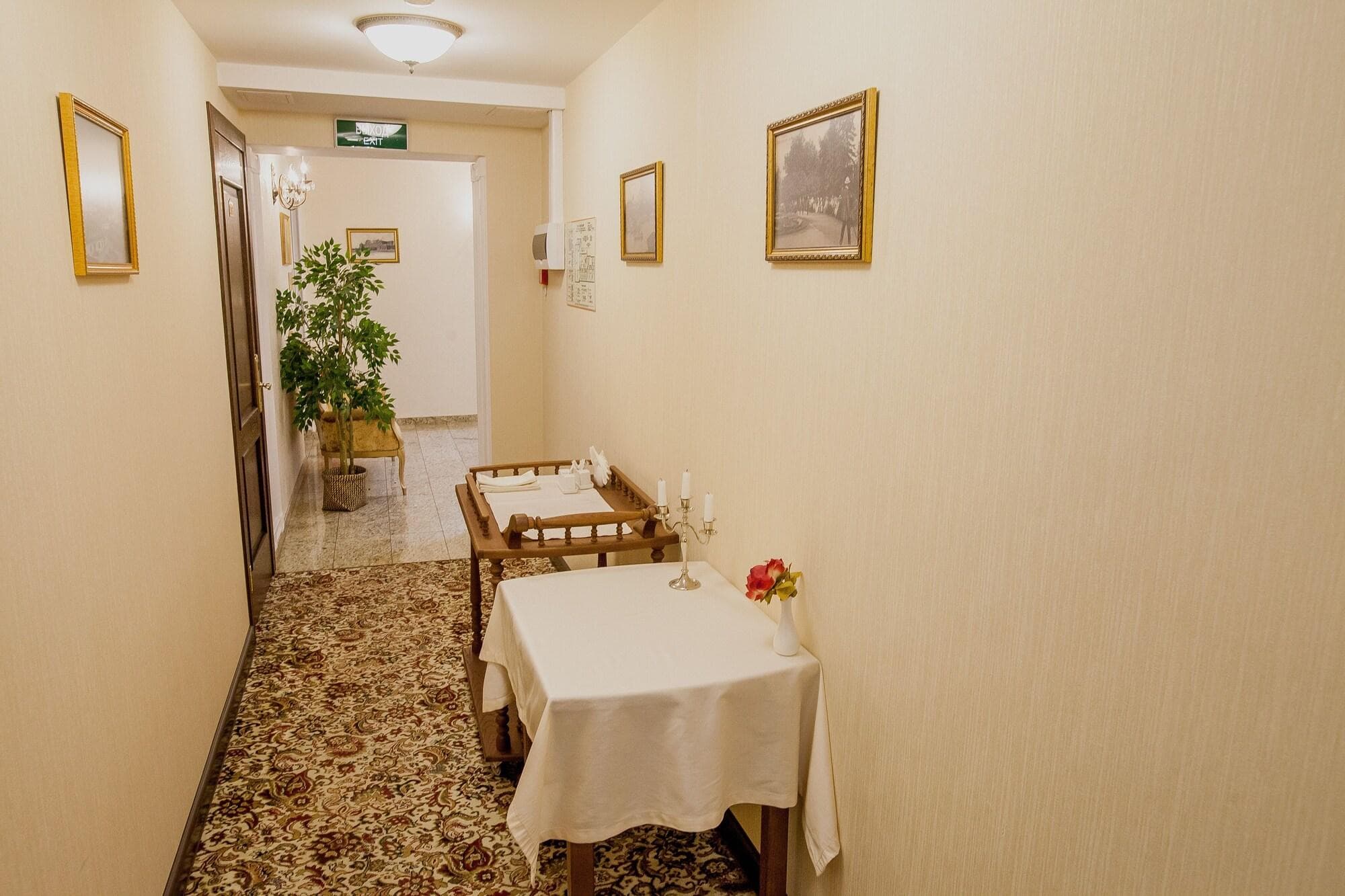 Tatarskaya Usadba, Lobby