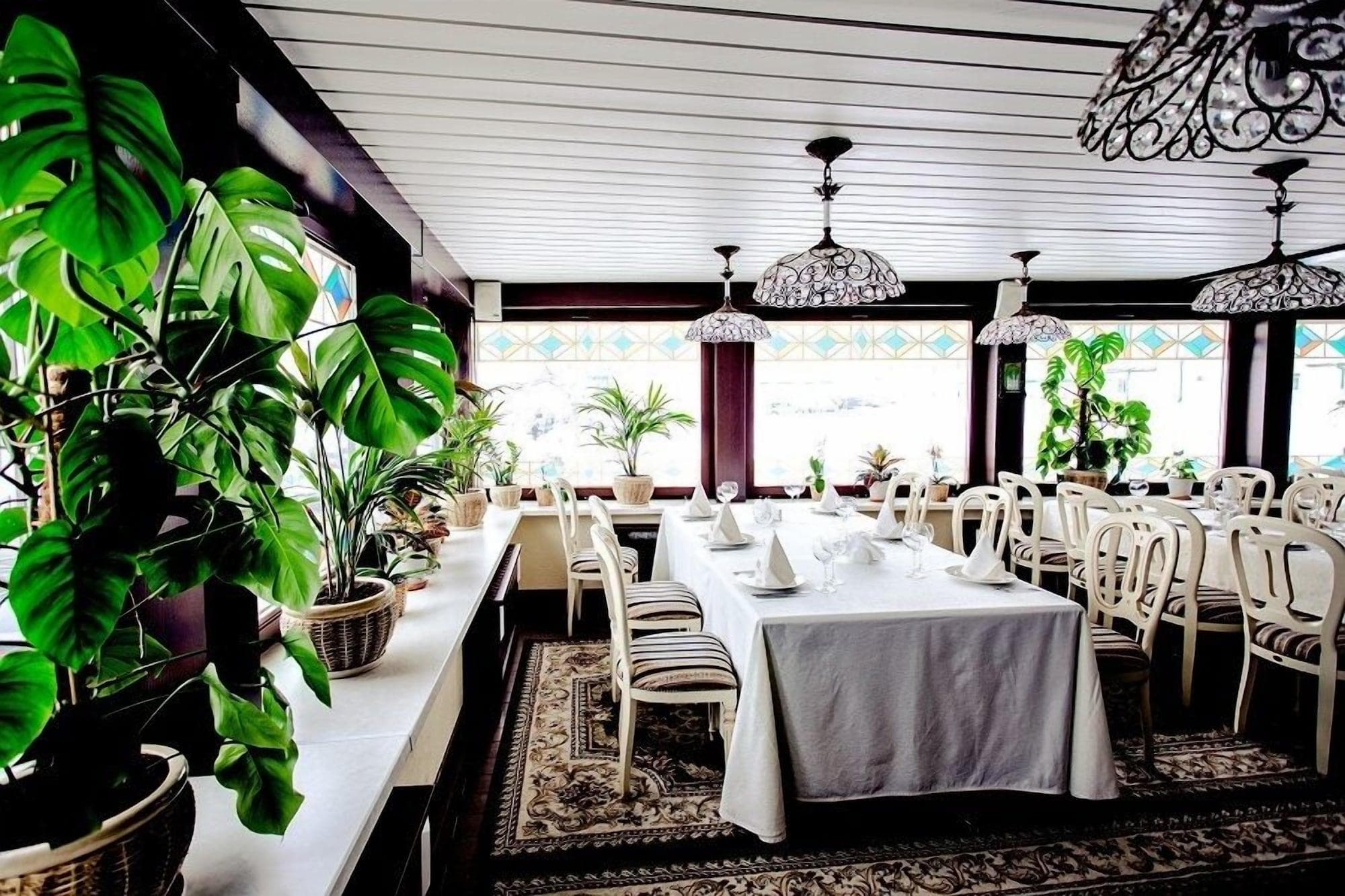 Tatarskaya Usadba, Restaurant