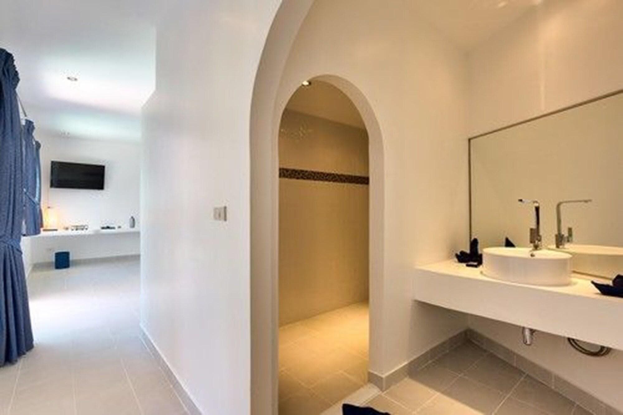 La Perle Luxury Boutique Hotel, Room