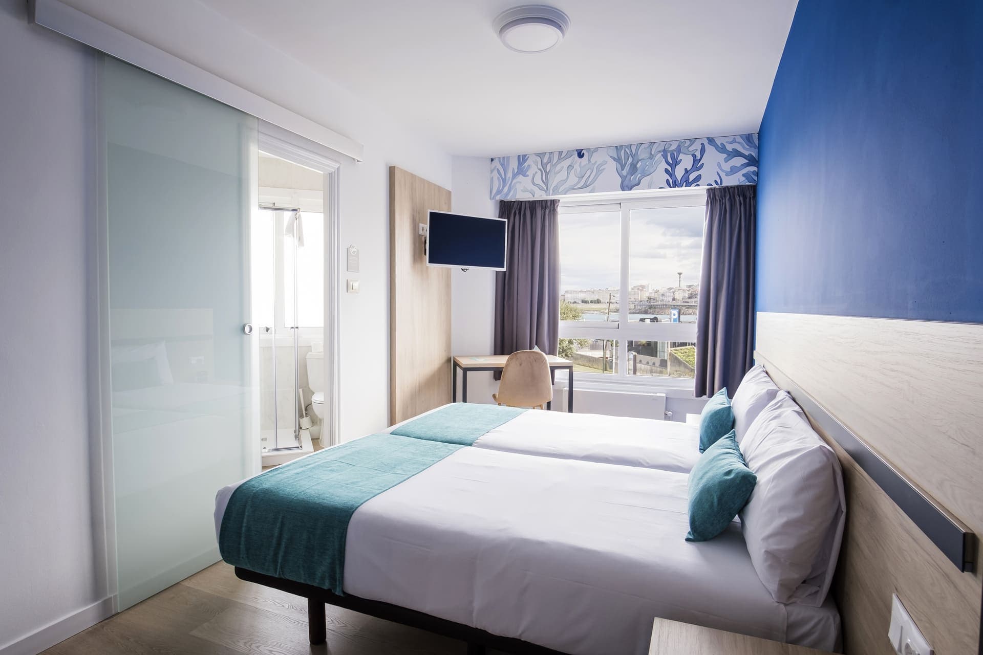 Alda Coruñamar, Room