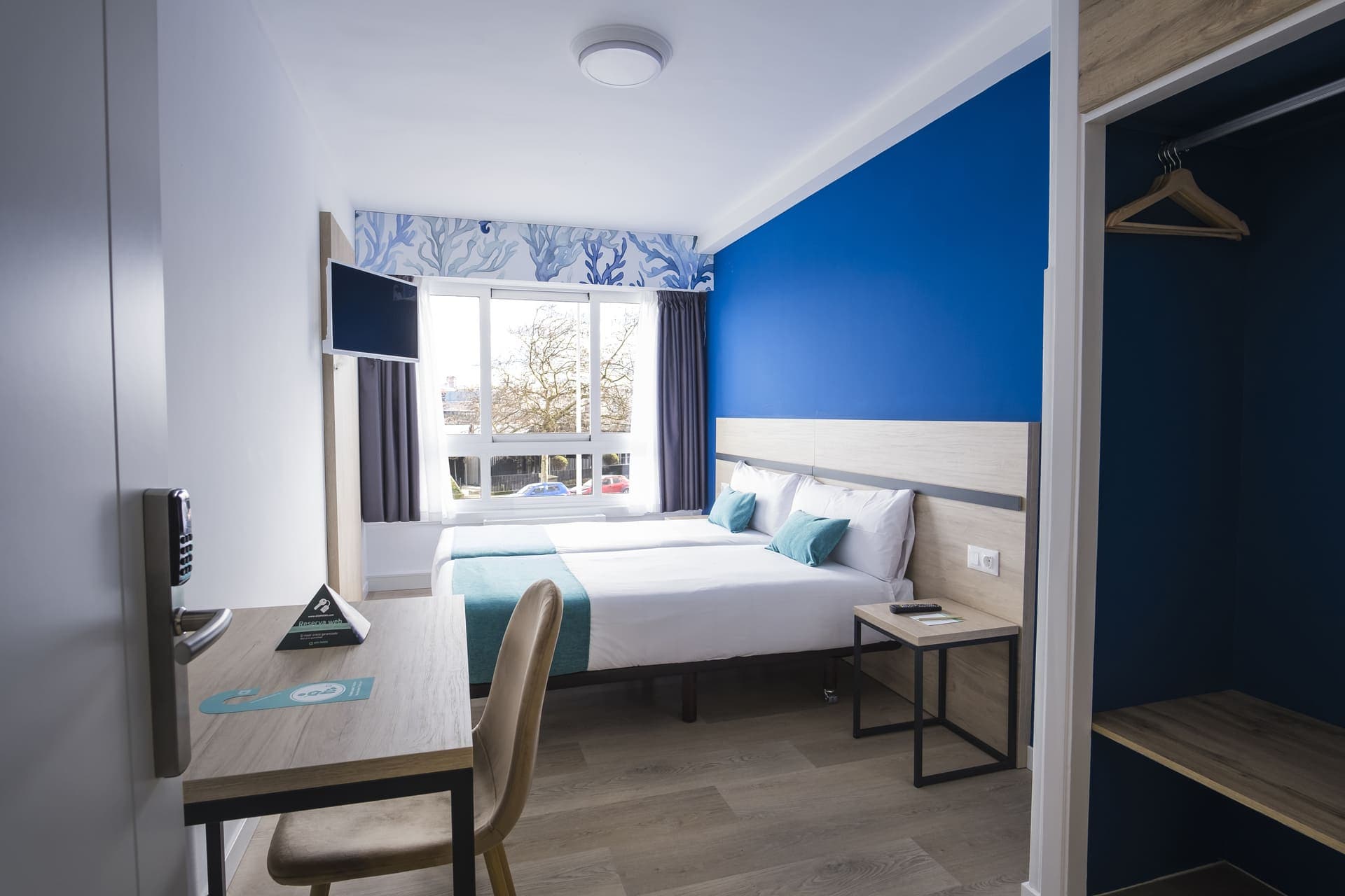 Alda Coruñamar, Room