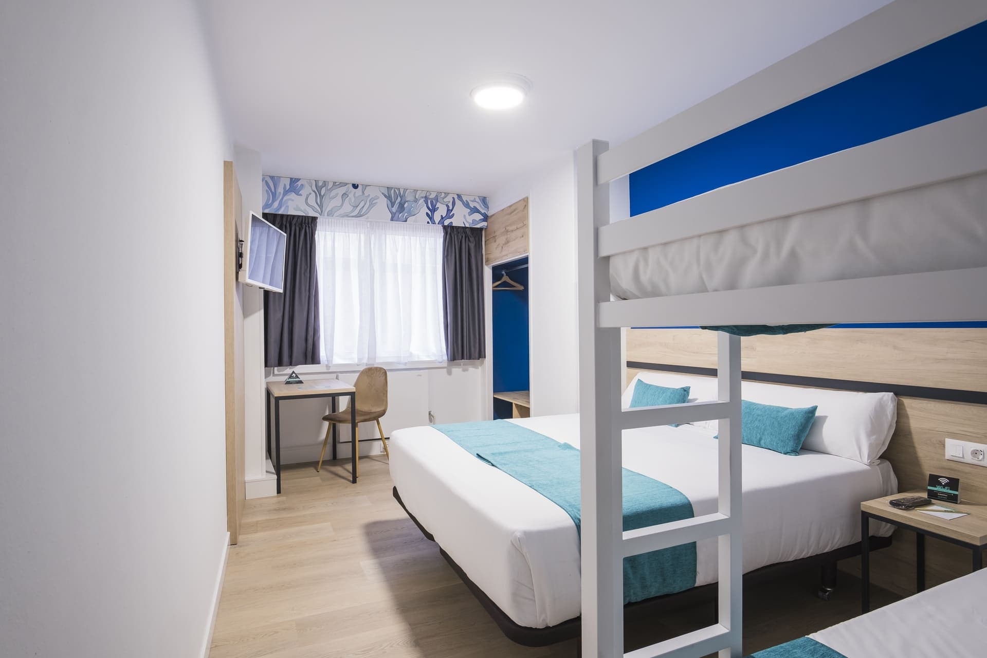 Alda Coruñamar, Room