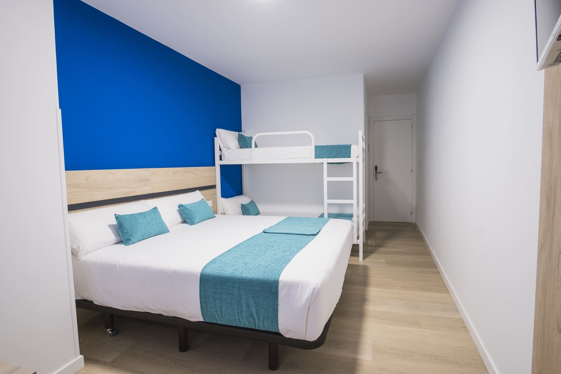 Alda Coruñamar, Room