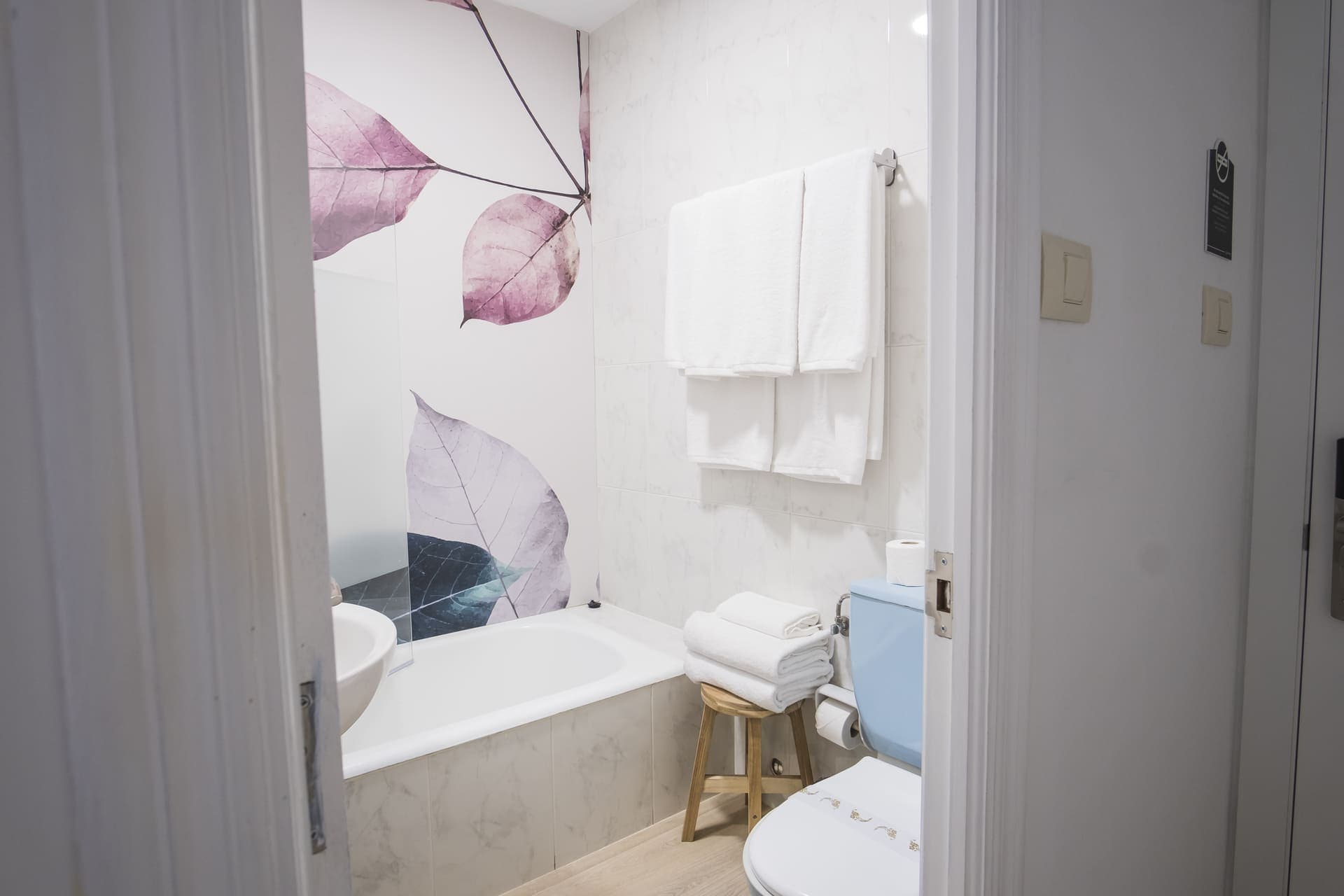 Alda Coruñamar, Room