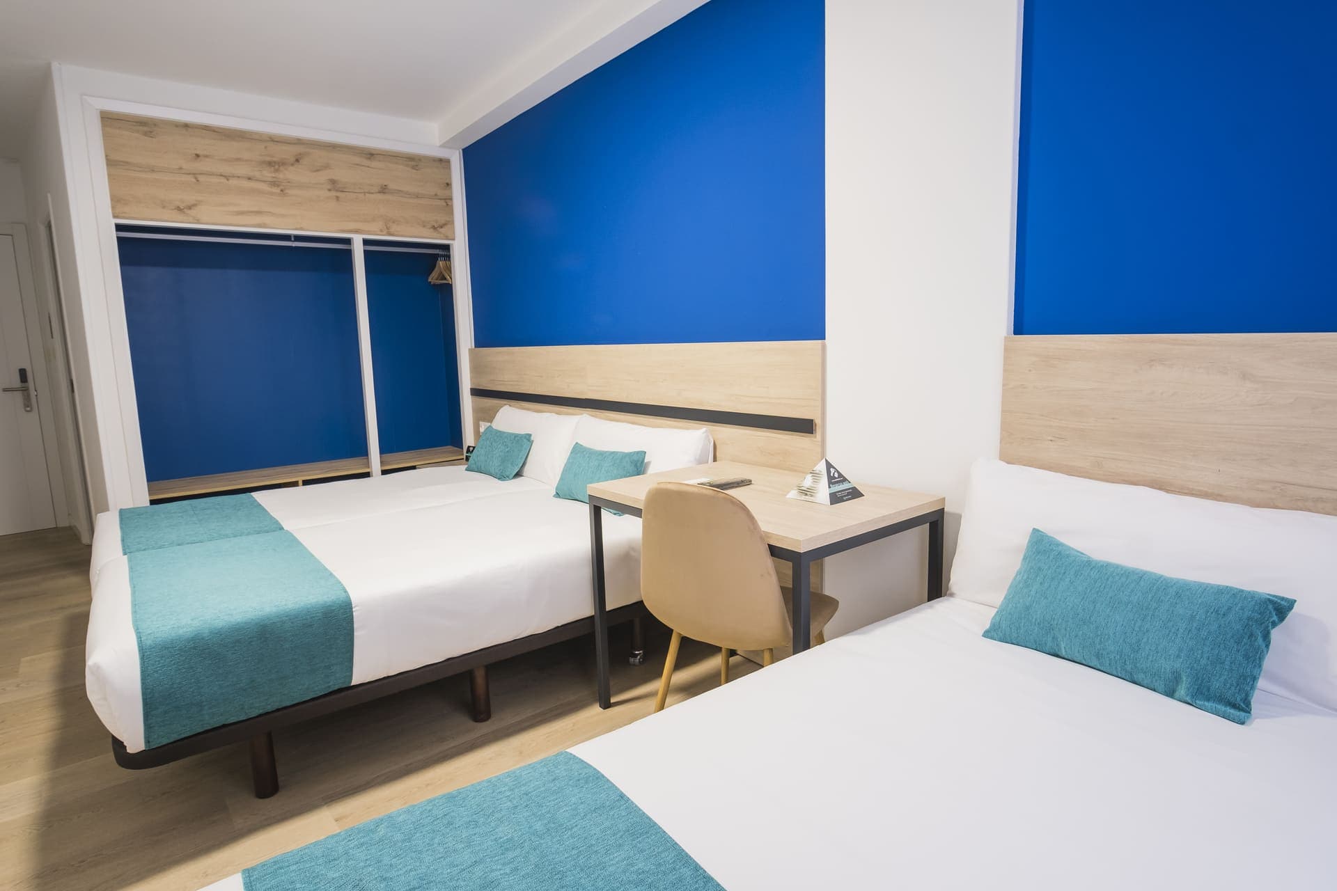 Alda Coruñamar, Room