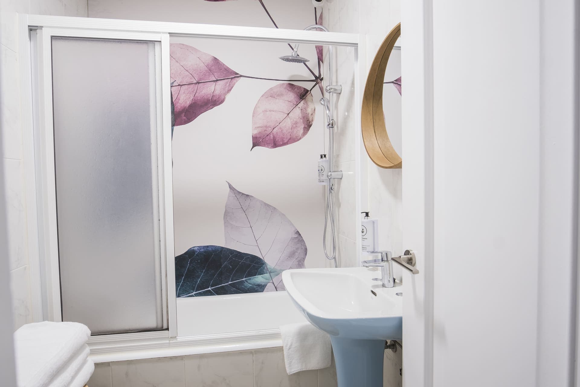 Alda Coruñamar, Room