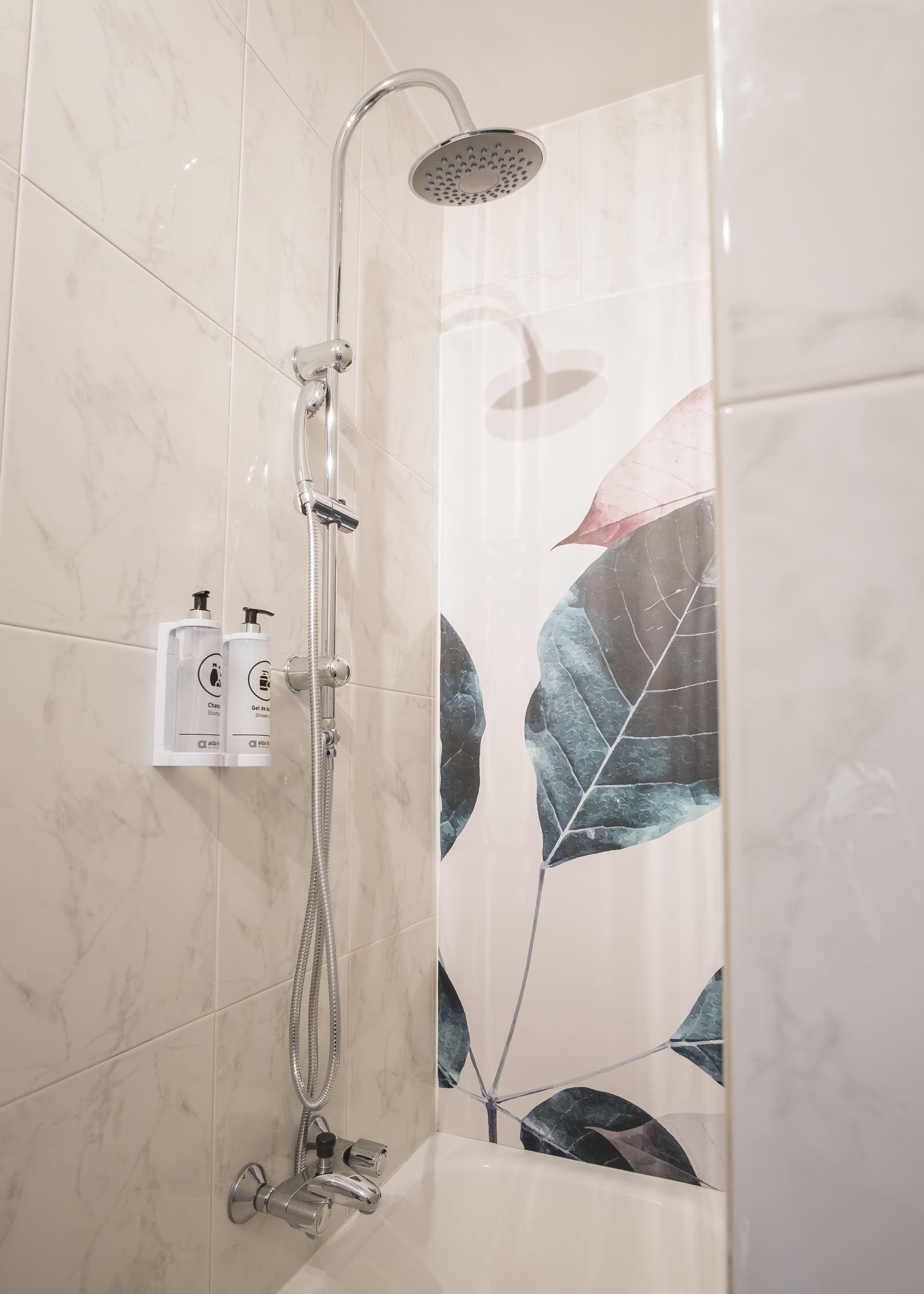 Alda Coruñamar, Room