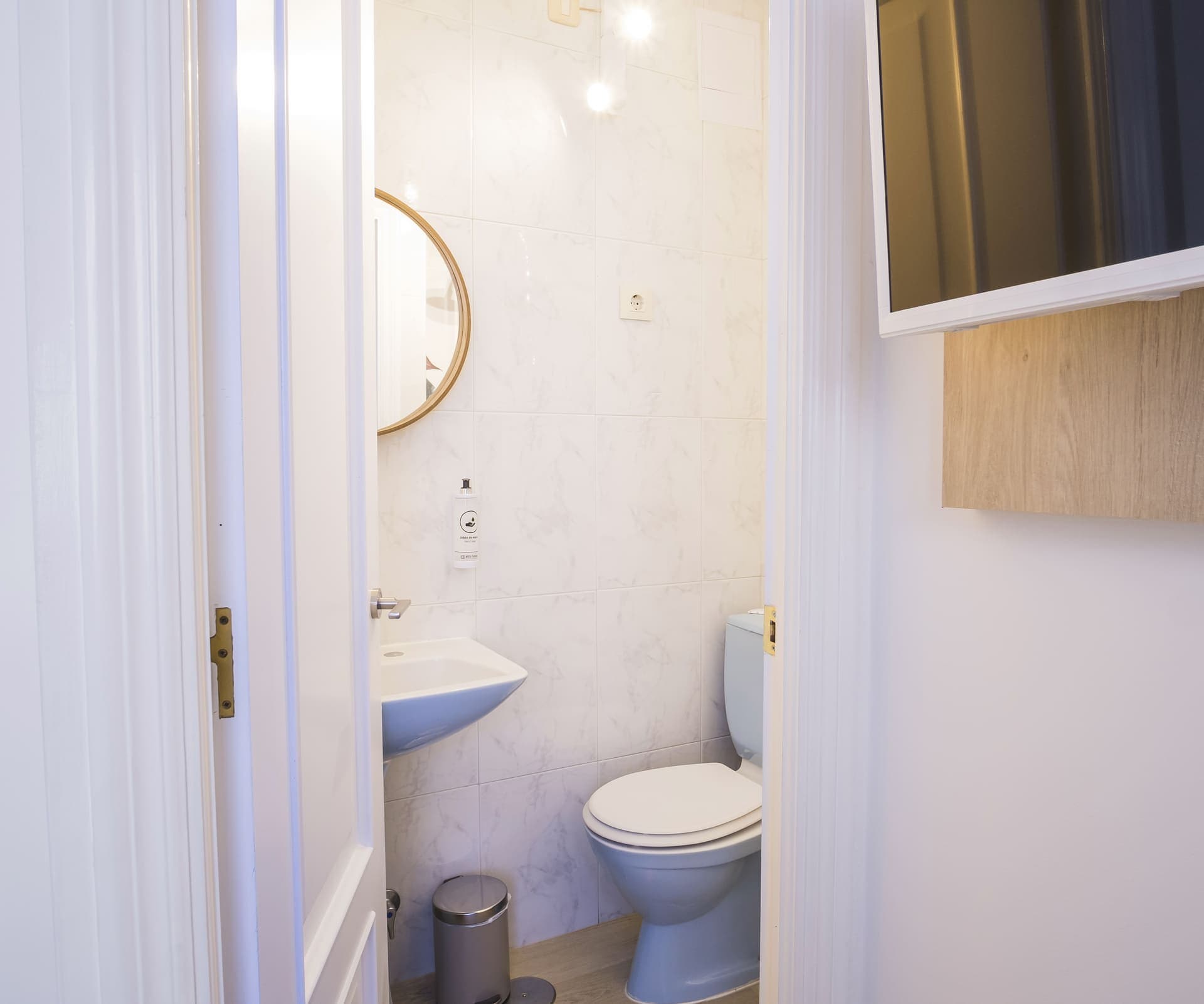 Alda Coruñamar, Room