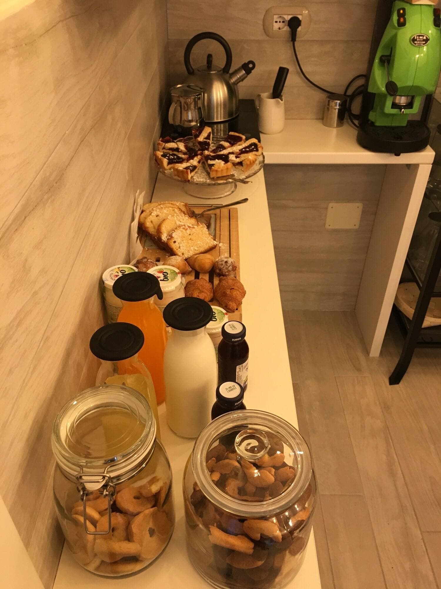 Morra's Home, Restaurant