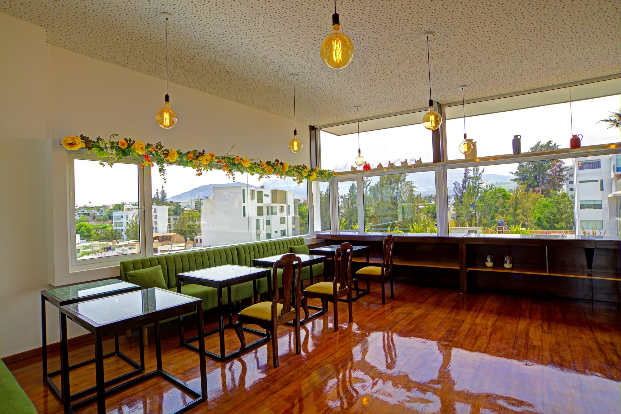 Mint Hotel, Restaurant