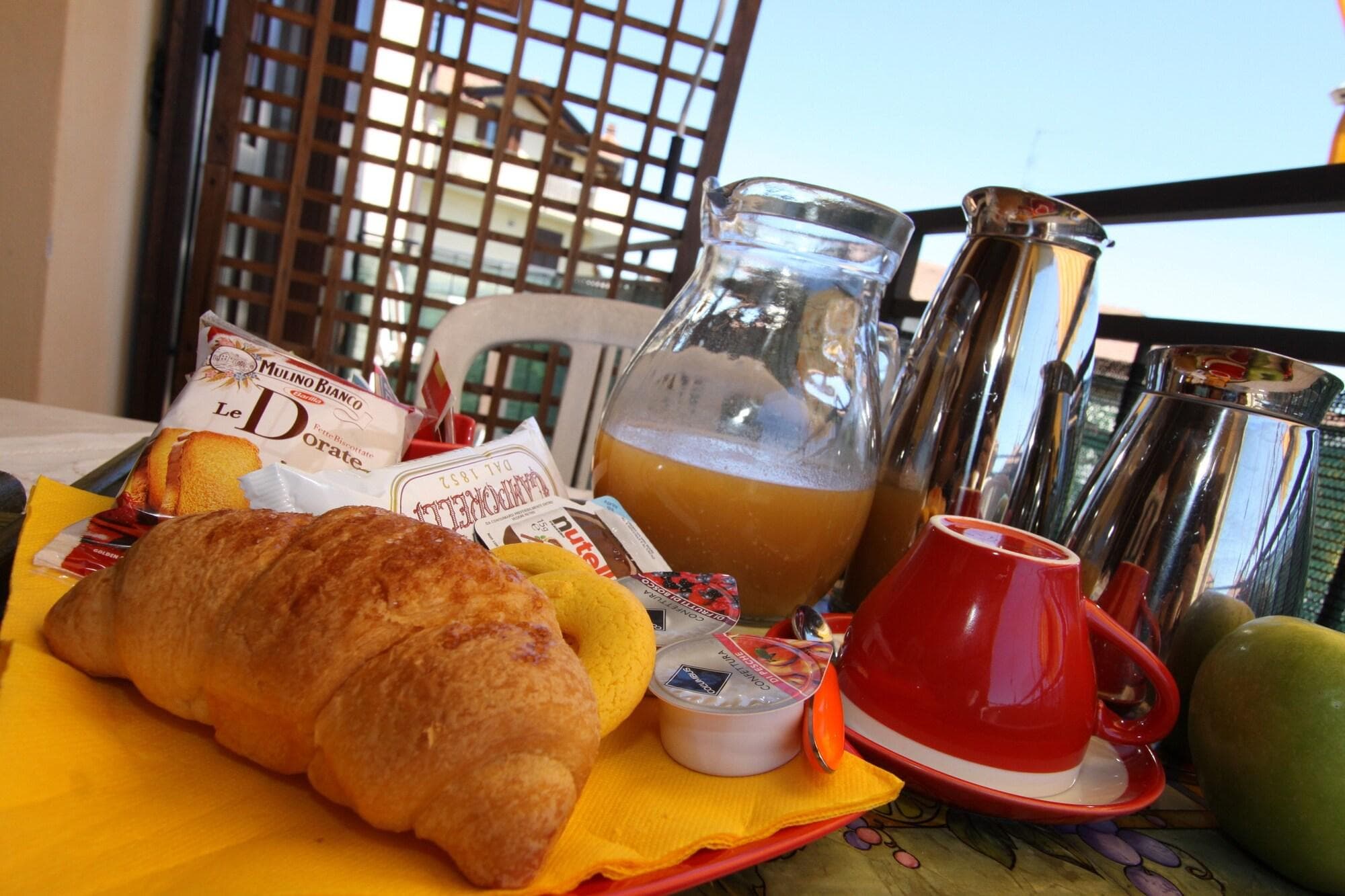 Moonrose, Restaurant