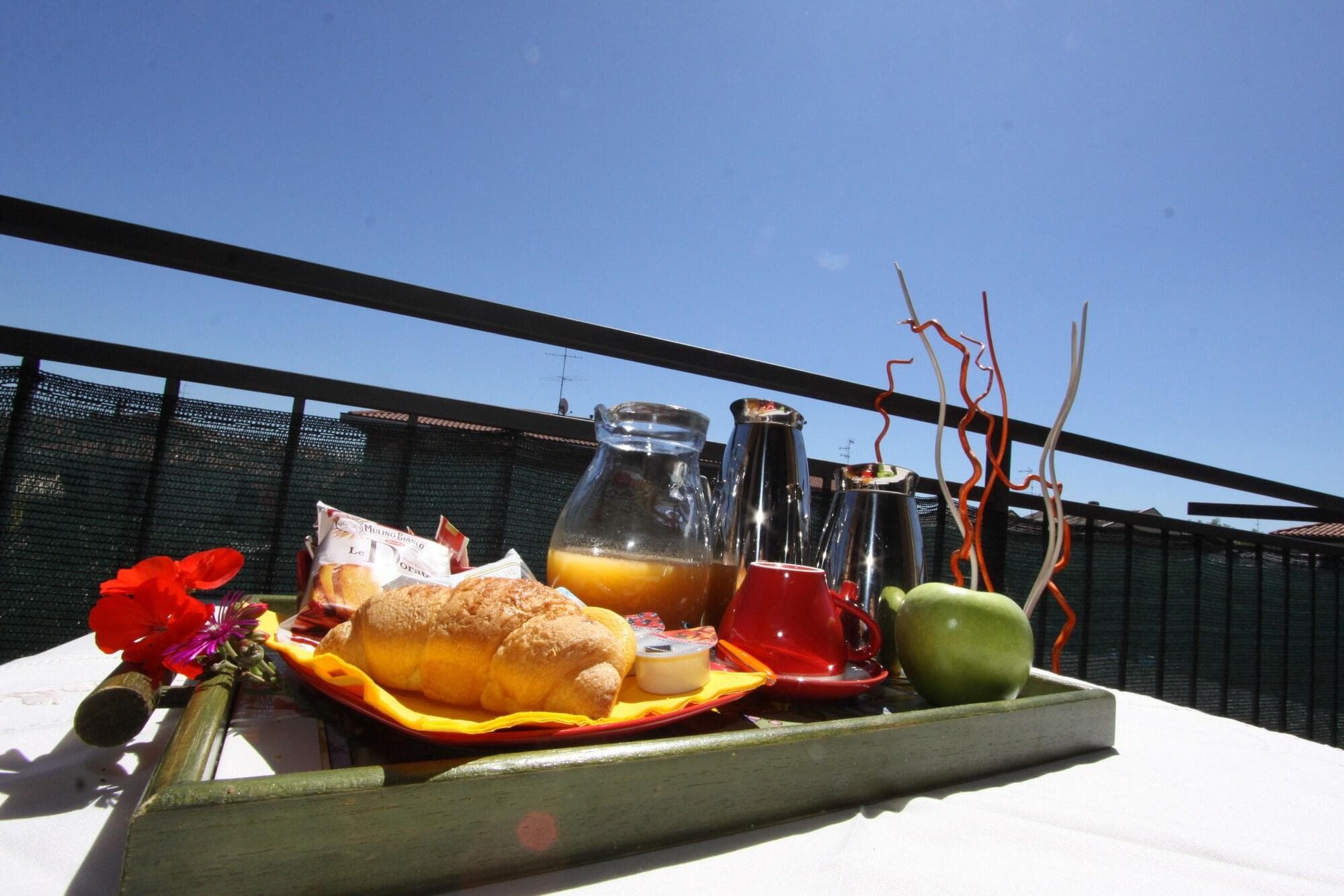 Moonrose, Restaurant