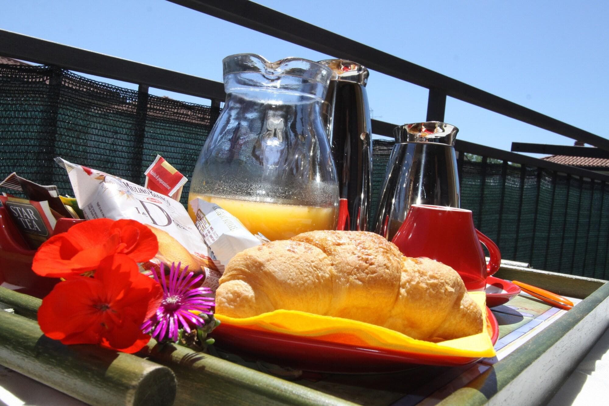 Moonrose, Restaurant